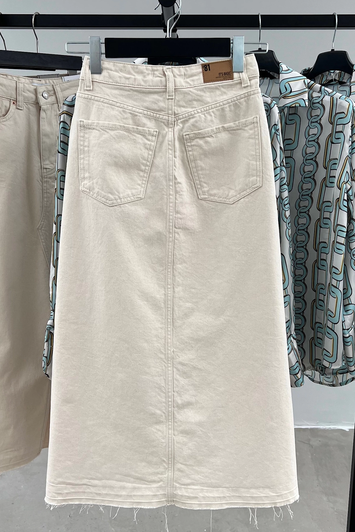 Two Pocket Front Slit Denim Skirt