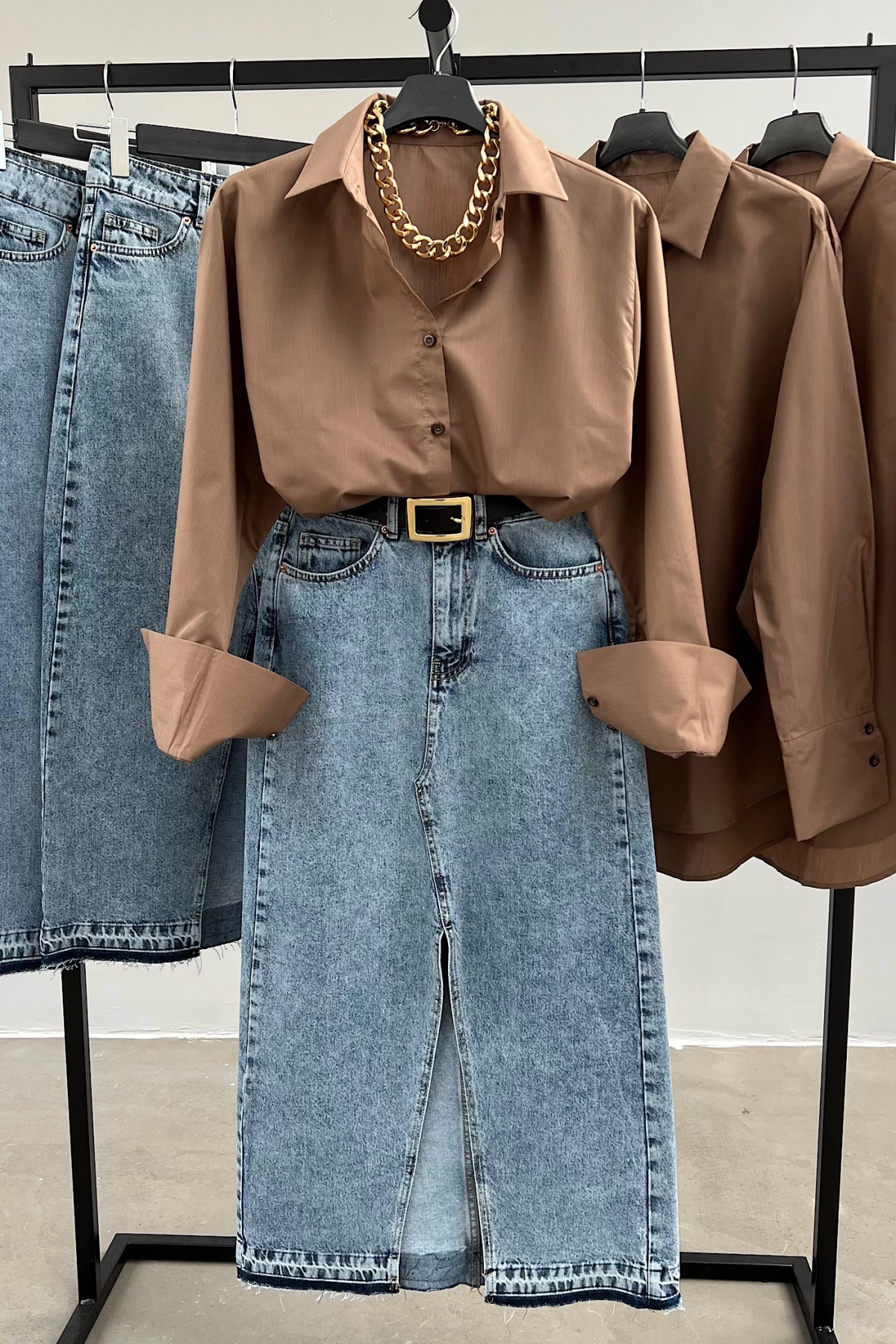 Two Pocket Front Slit Denim Skirt