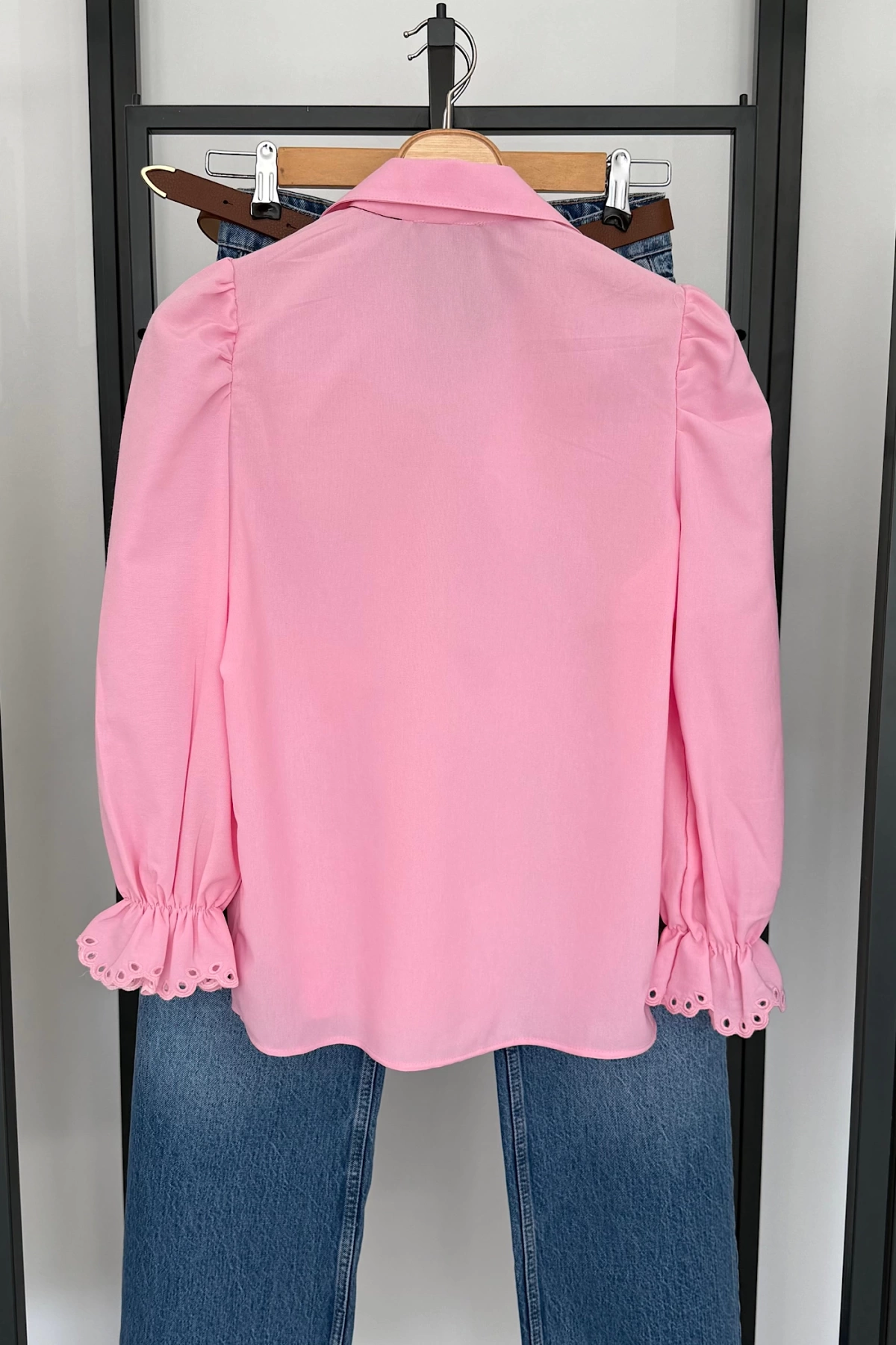 İşlemeli Kolu Fırfır Gömlek Pembe