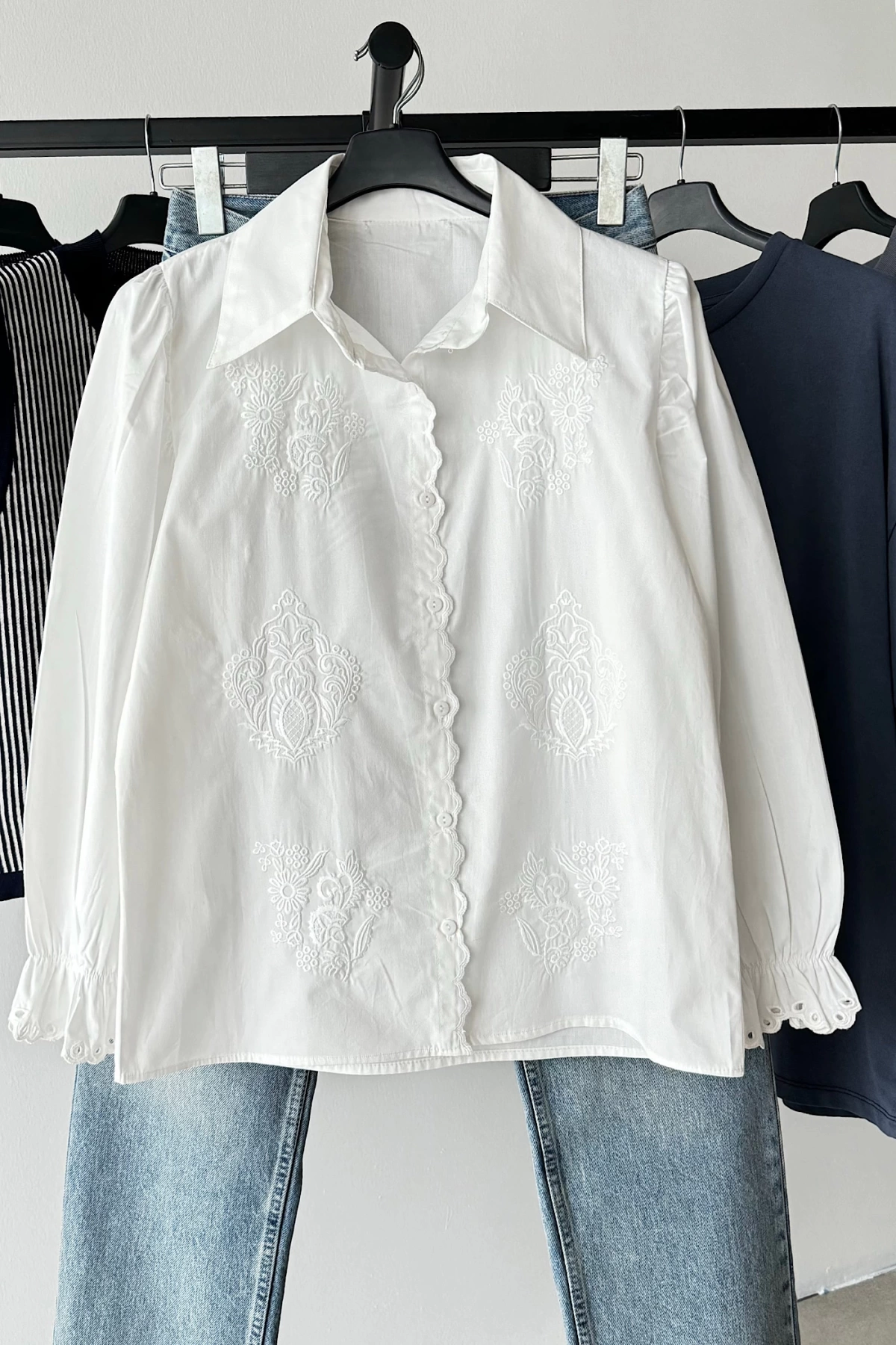 İşlemeli Vintage Gömlek Beyaz