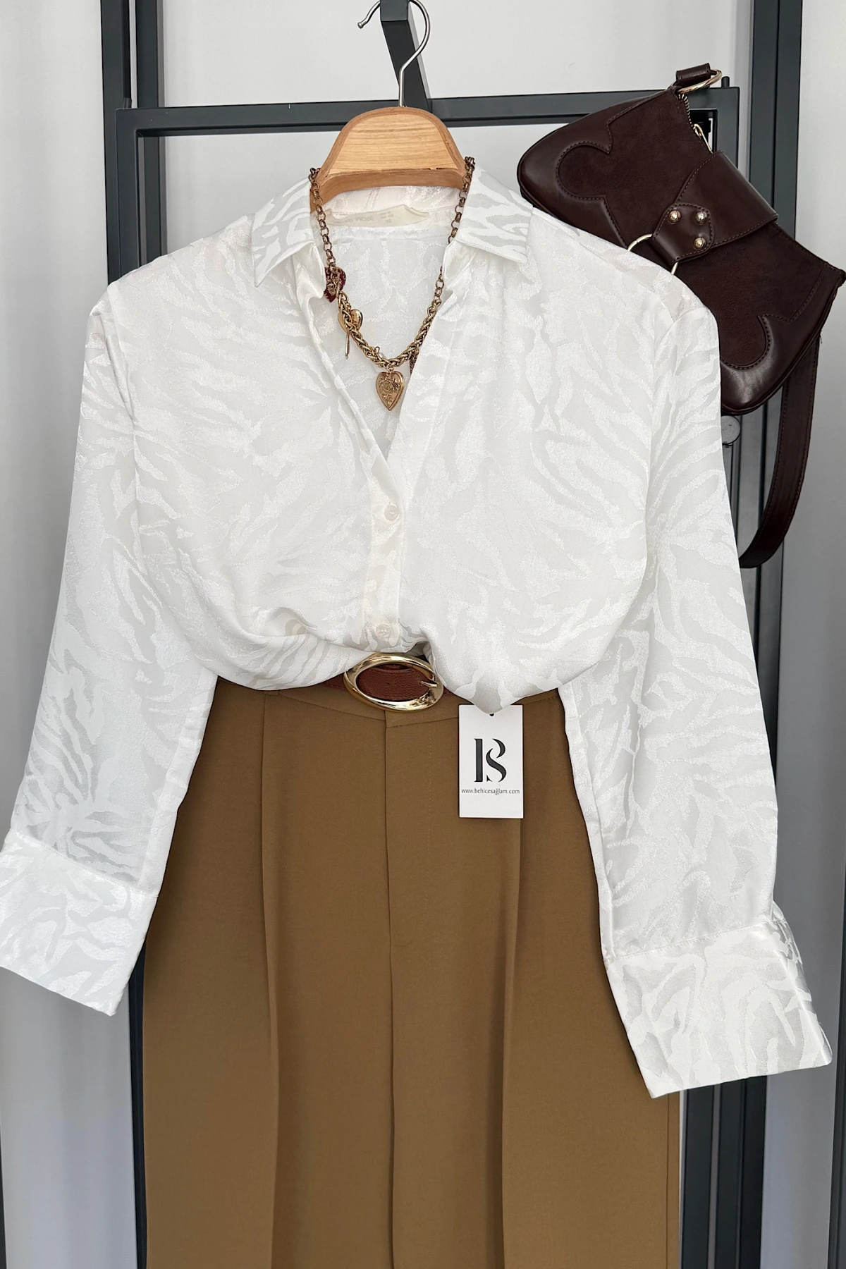 Jakarlı V Yaka Gömlek Beyaz