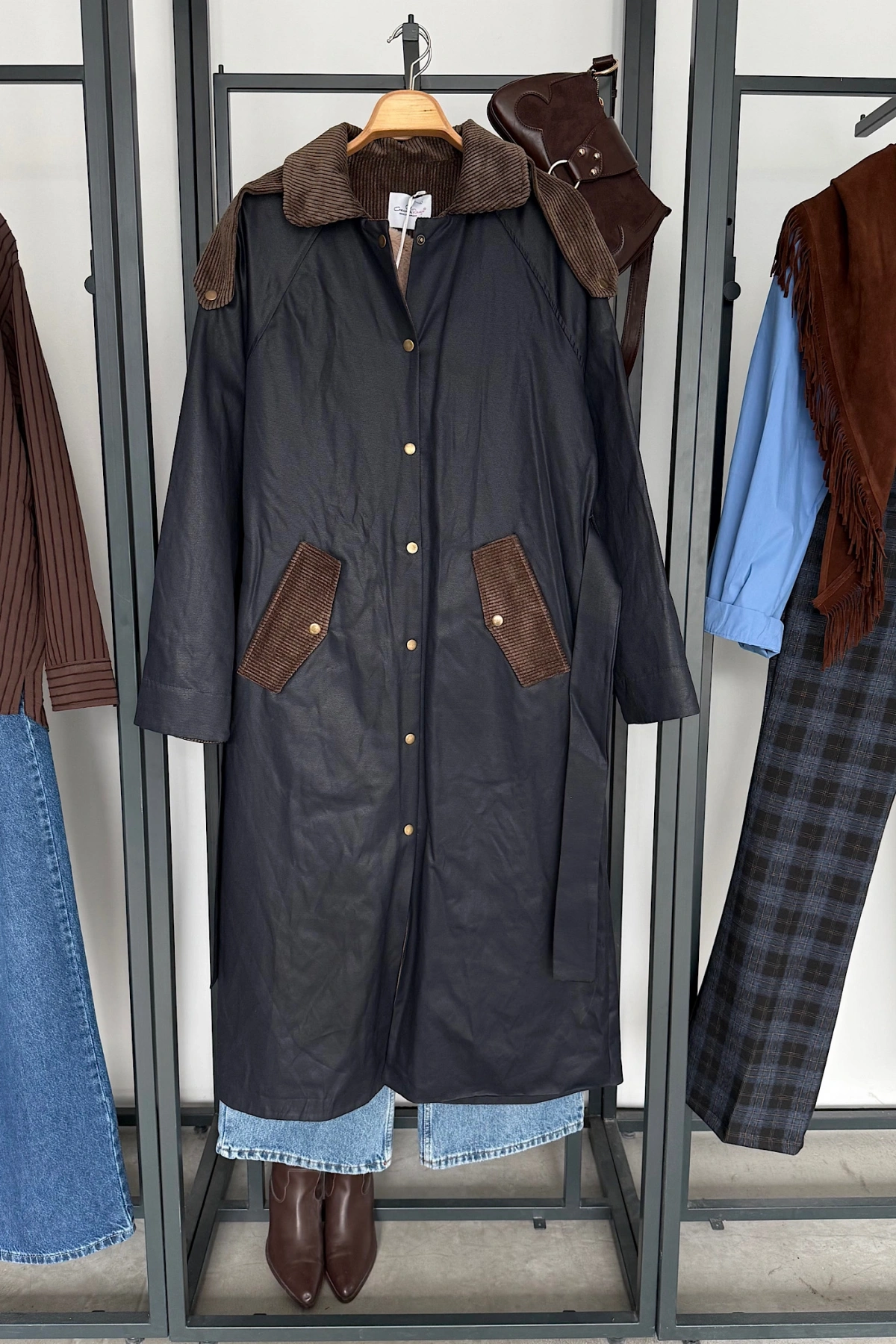 Kadife Detaylı İçi Kürklü Parka Mont Lacivert