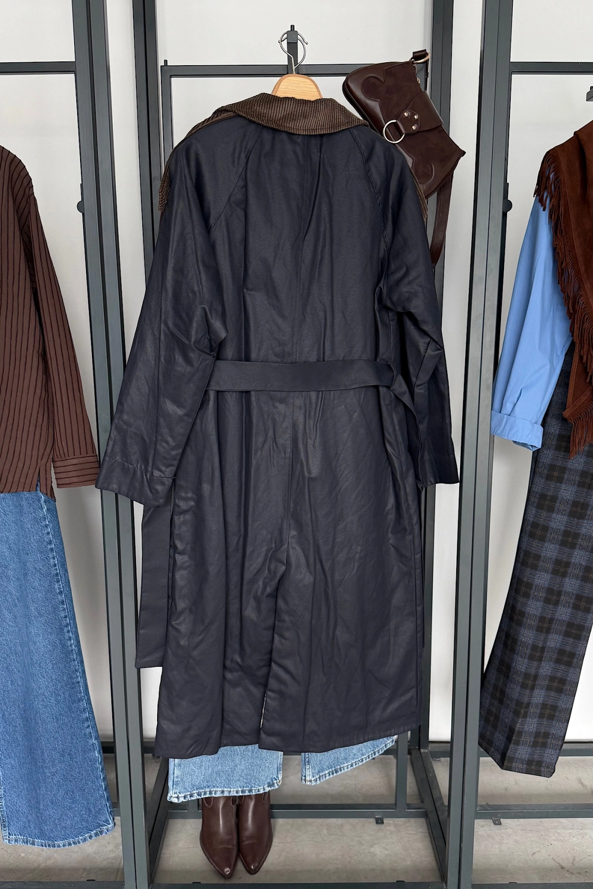 Kadife Detaylı İçi Kürklü Parka Mont Lacivert