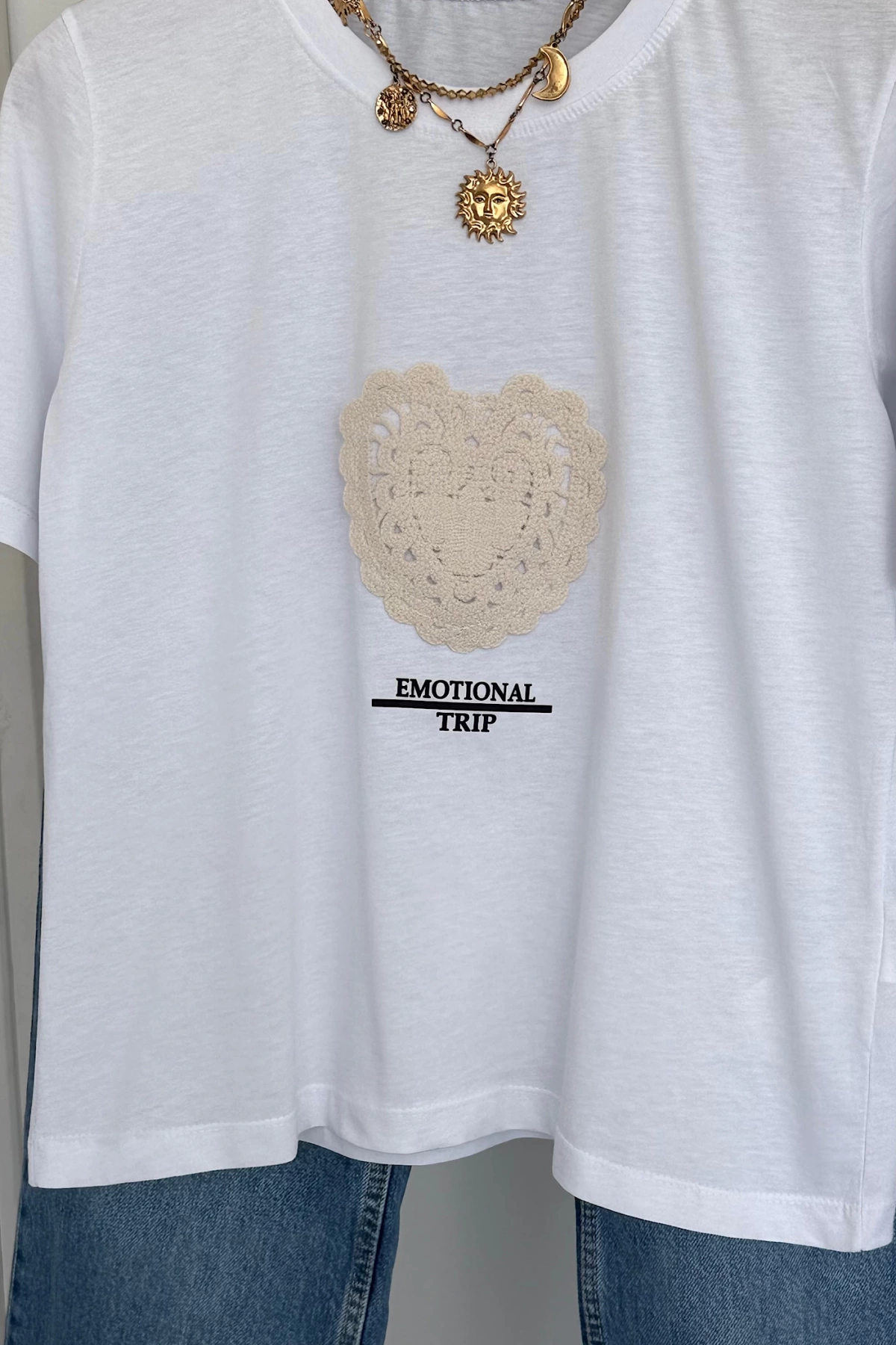 Kalp Detay İşleme T-Shirt Beyaz
