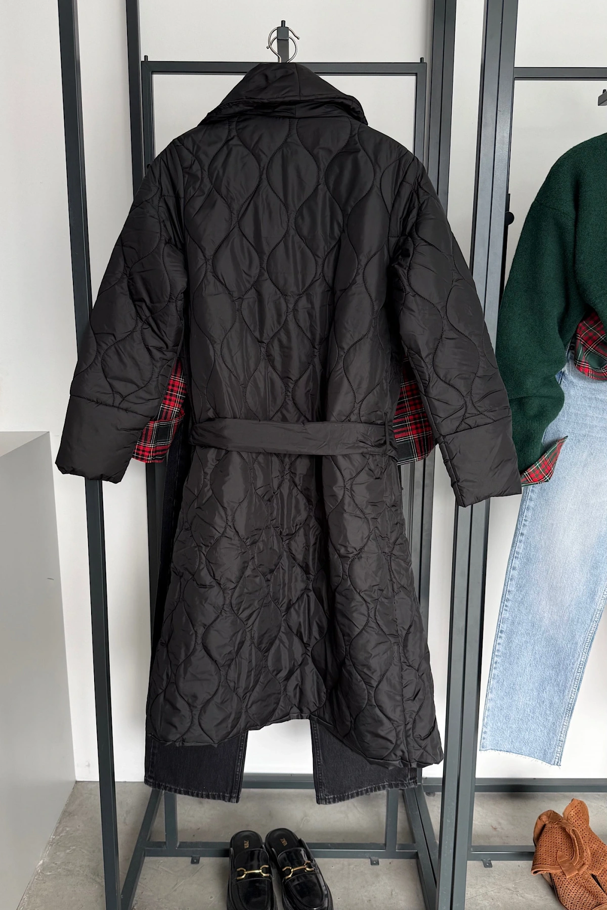 Kapitone Uzun Bağlamalı Mont Siyah