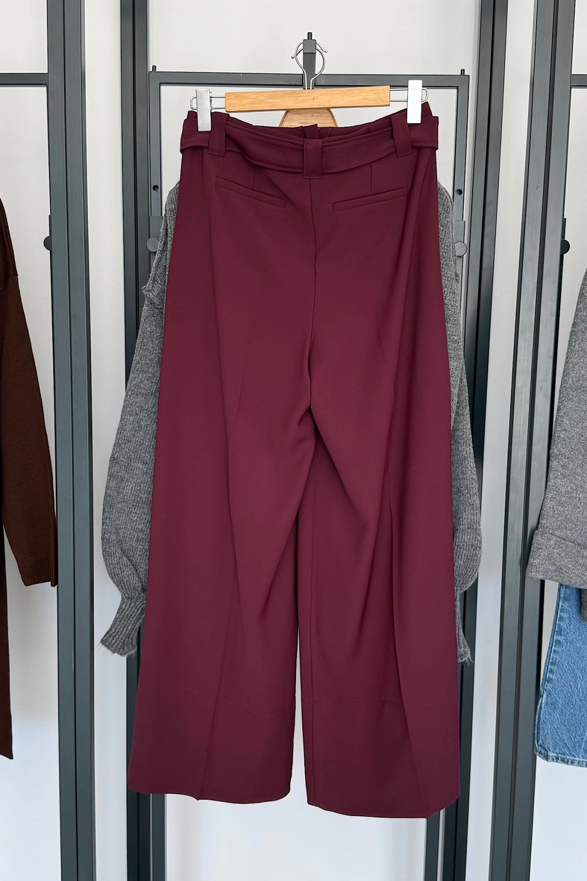 Kendinden Kemerli Bol Paça Pantolon Bordo