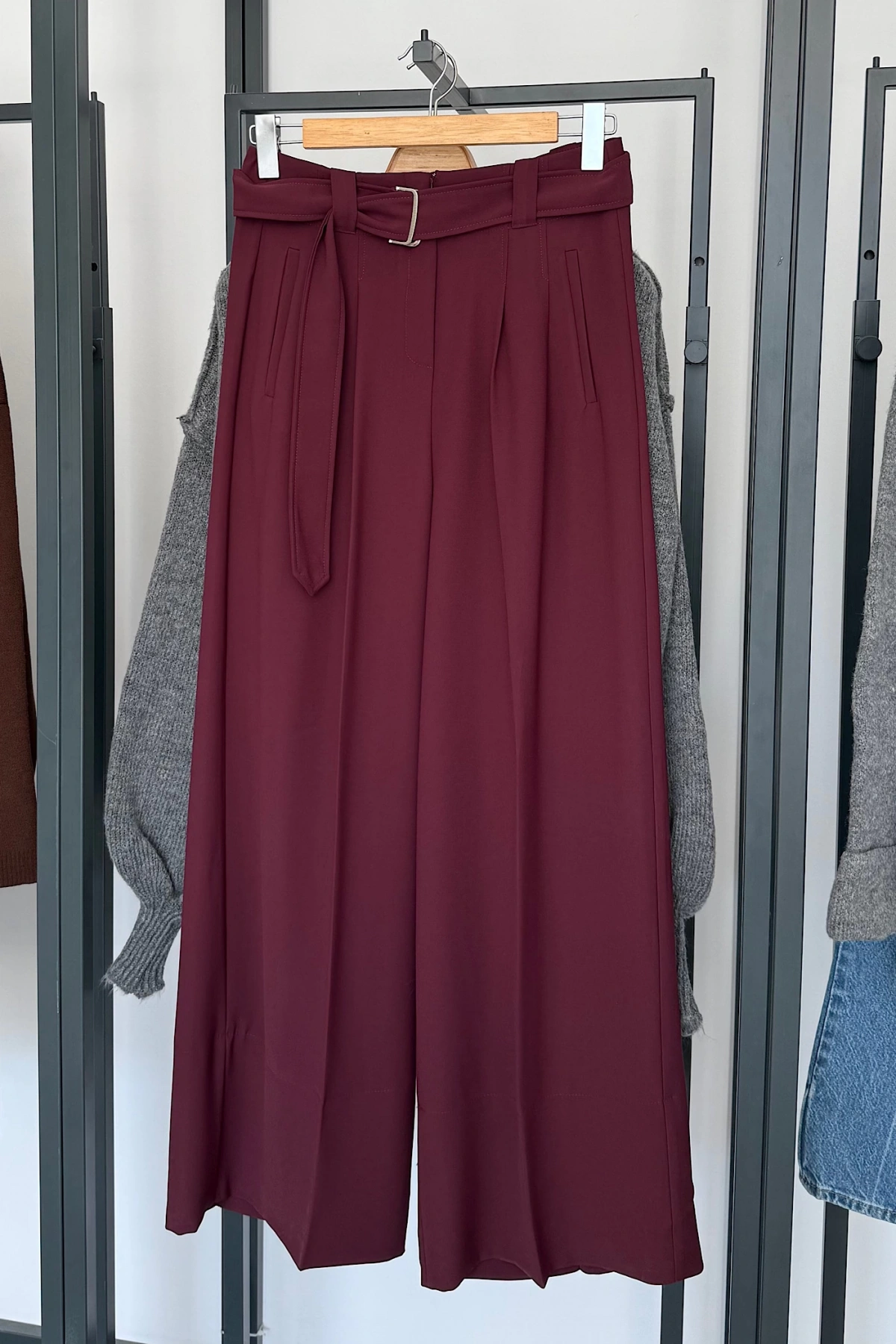 Kendinden Kemerli Bol Paça Pantolon Bordo