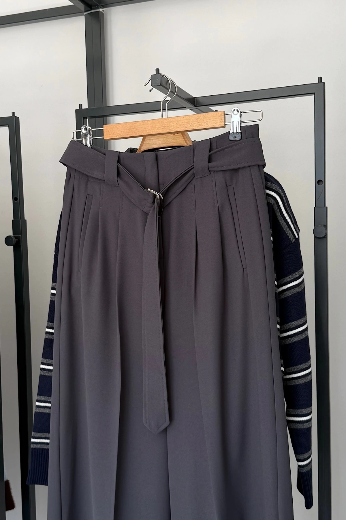 Kendinden Kemerli Bol Paça Pantolon Gri