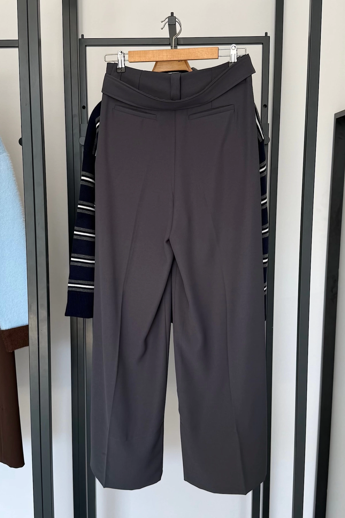 Kendinden Kemerli Bol Paça Pantolon Gri