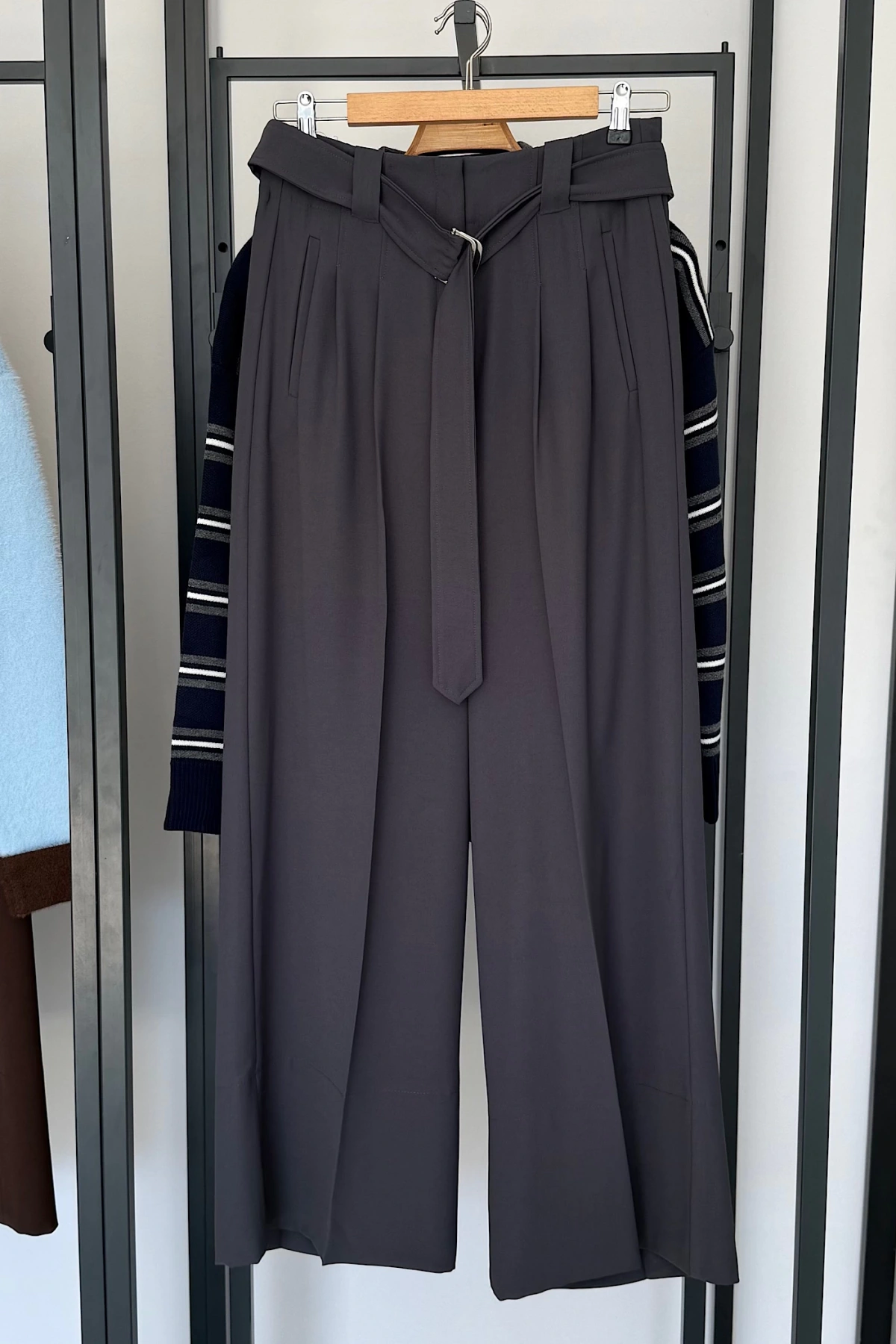 Kendinden Kemerli Bol Paça Pantolon Gri