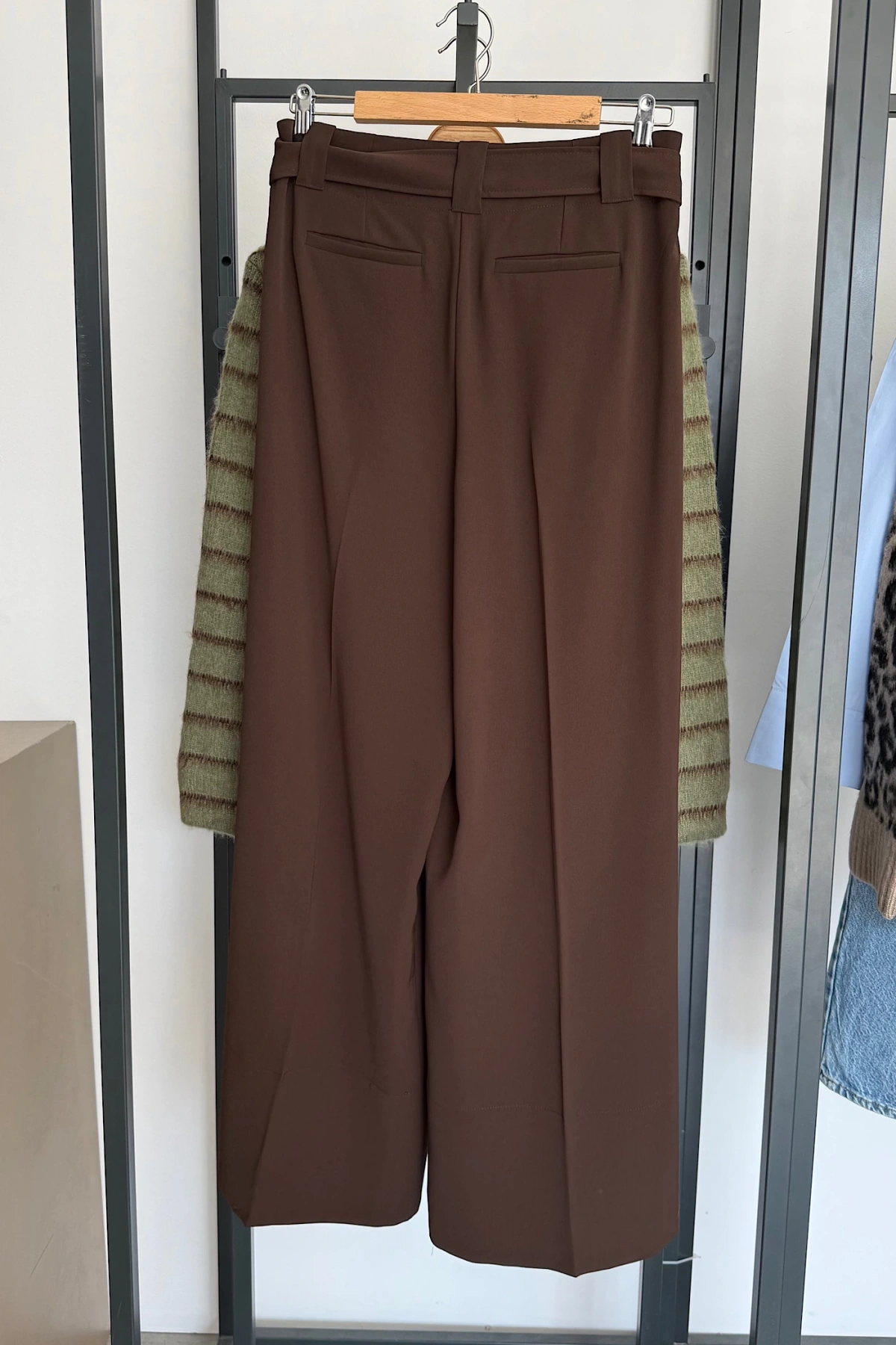 Kendinden Kemerli Bol Paça Pantolon Kahverengi
