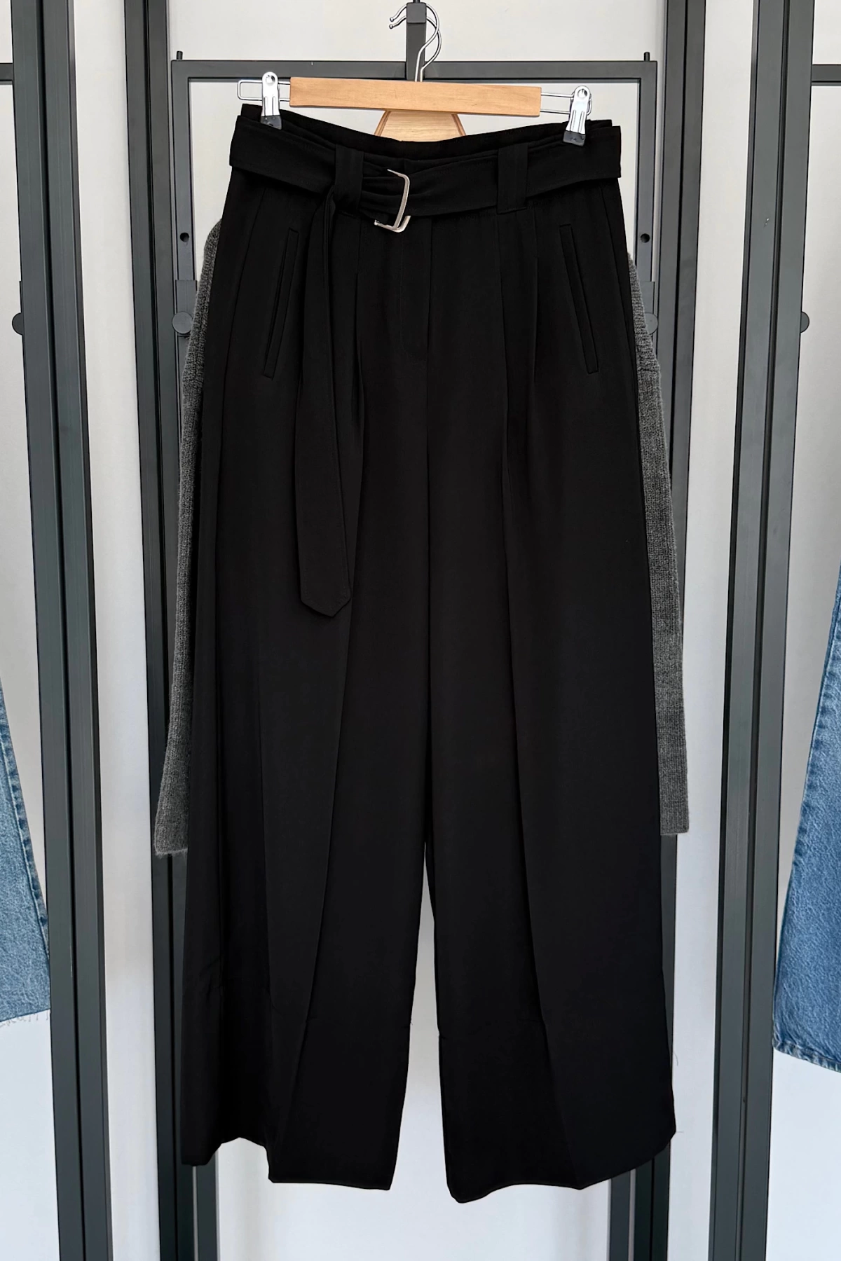 Kendinden Kemerli Bol Paça Pantolon Siyah