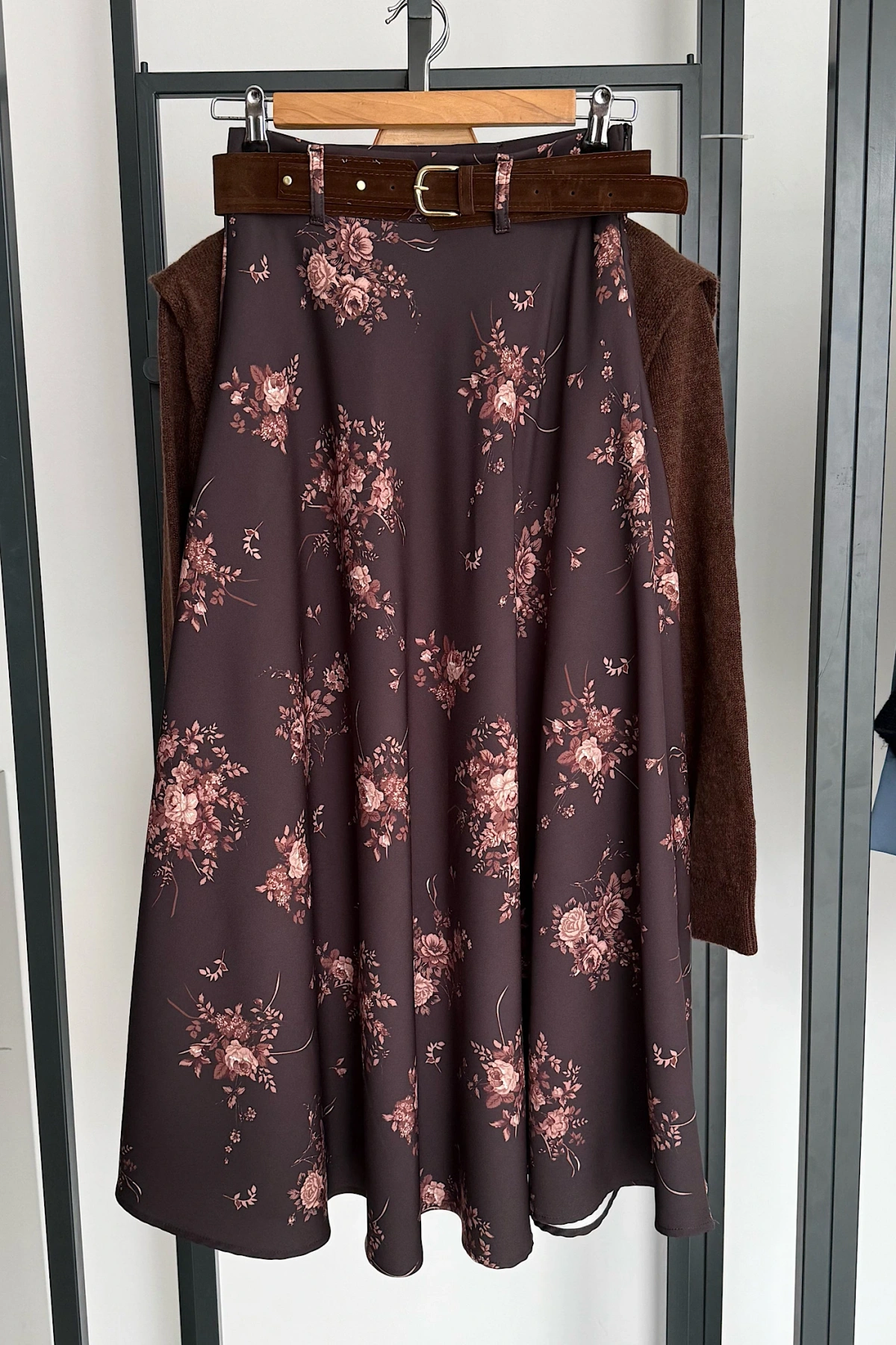 Kendinden Kemerli Çiçek Desen Etek Kahve Çiçek