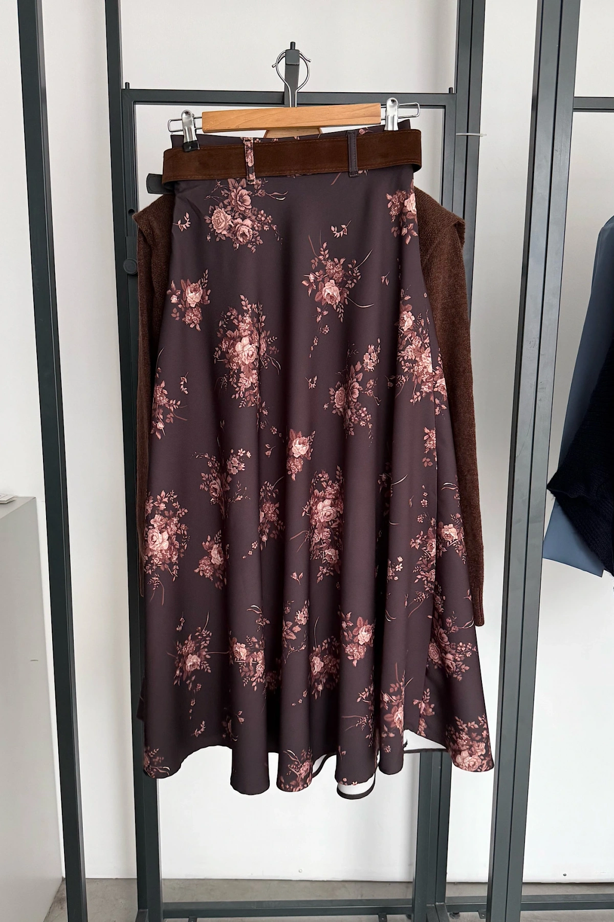 Kendinden Kemerli Çiçek Desen Etek Kahve Çiçek