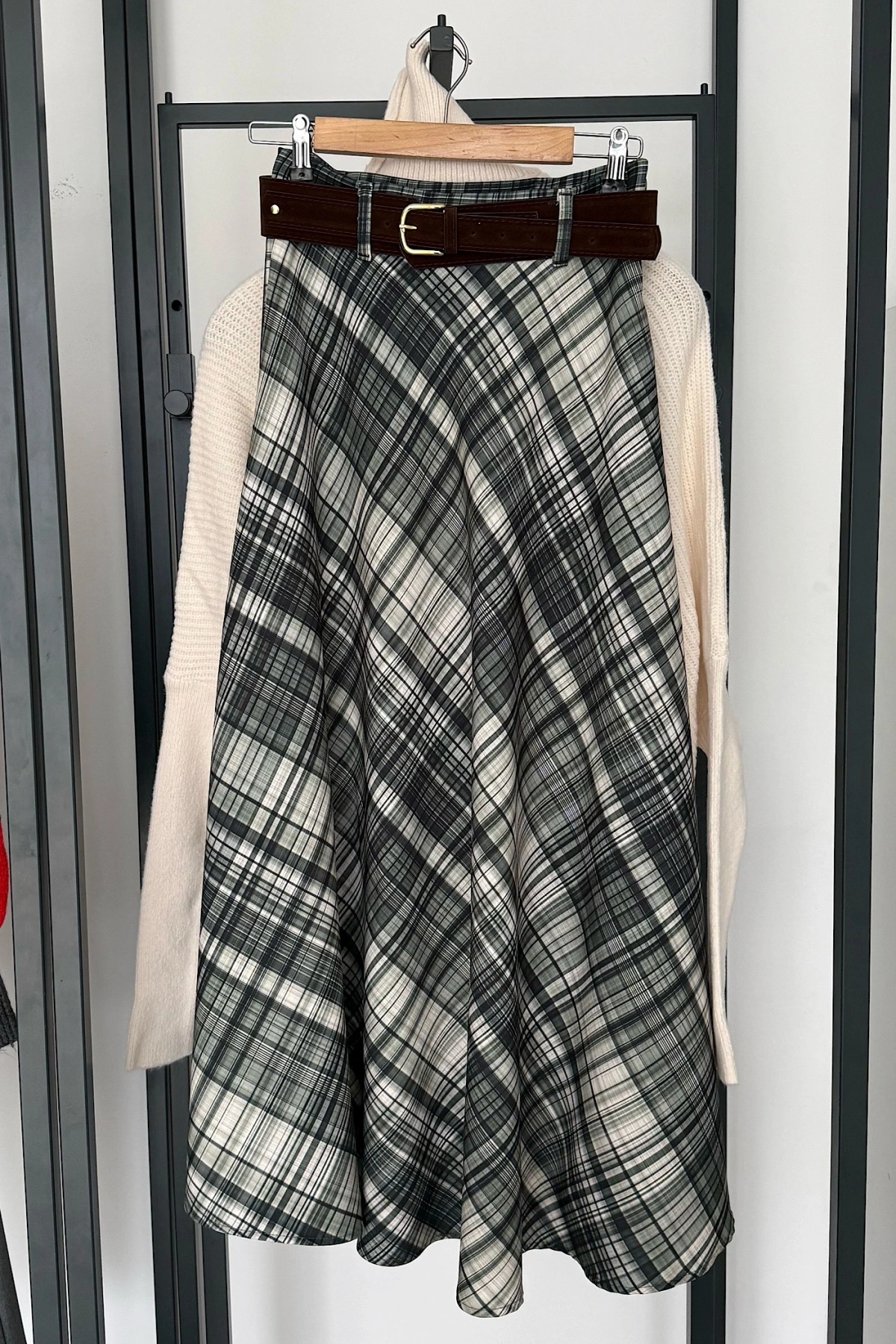 Kendinden Kemerli Çizgili Etek Çağla-Ekru