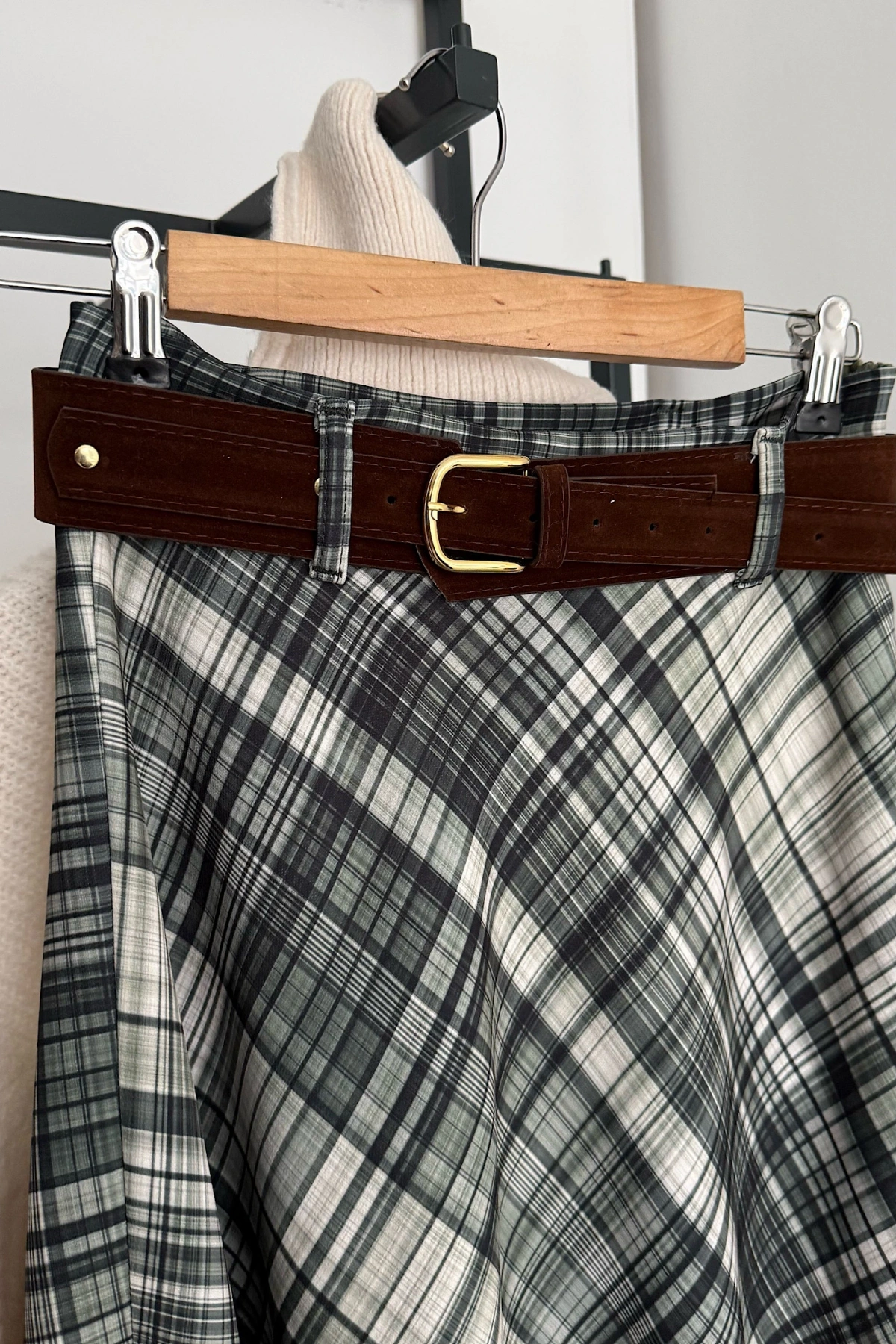 Kendinden Kemerli Çizgili Etek Çağla-Ekru