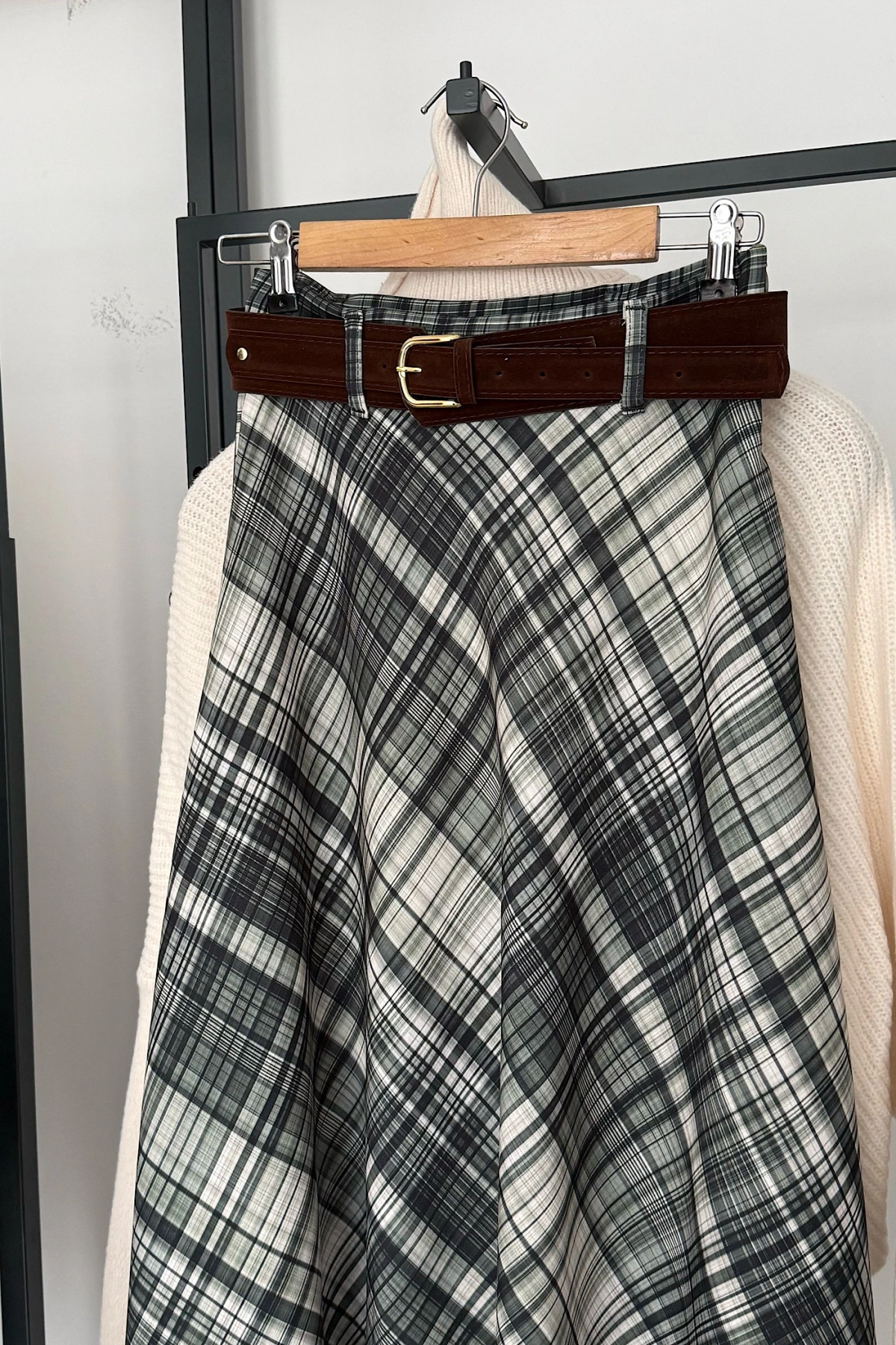 Kendinden Kemerli Çizgili Etek Çağla-Ekru