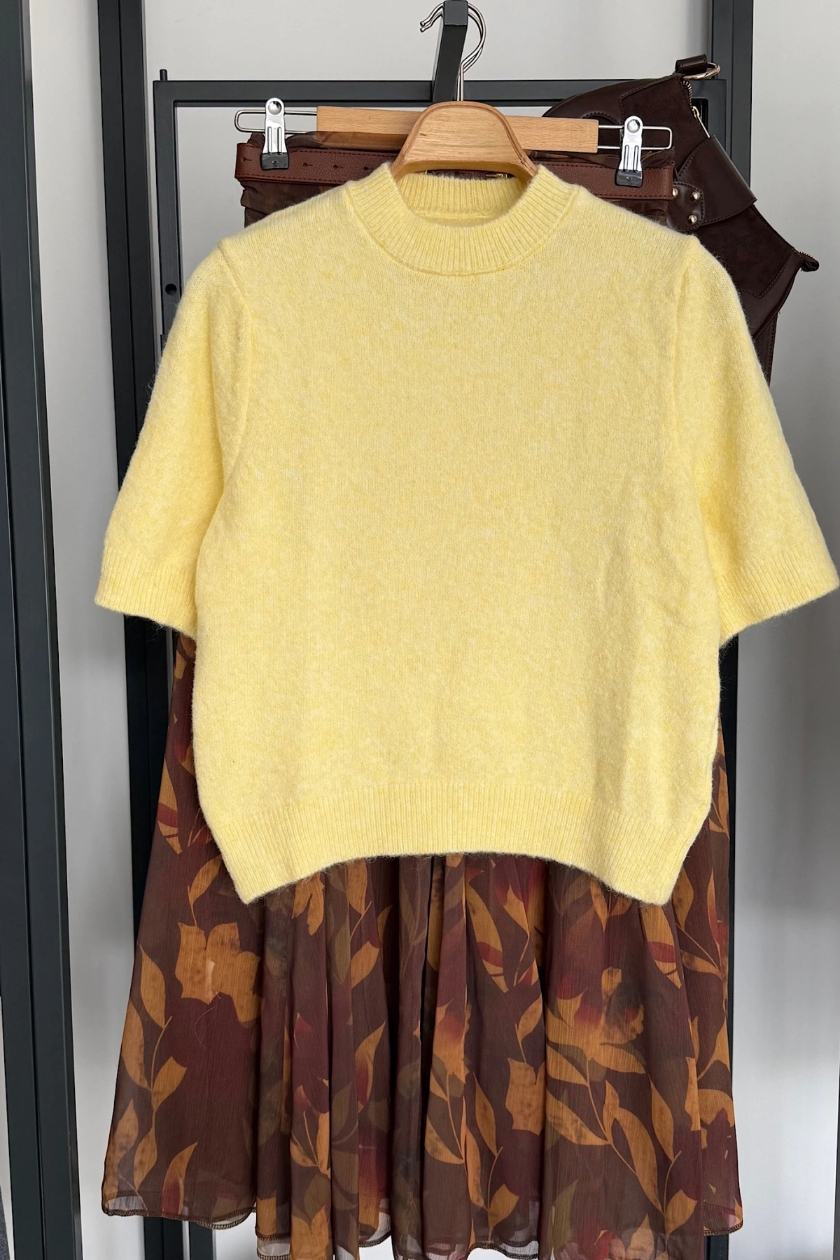 Kısa Kol Düz Kazak Sarı