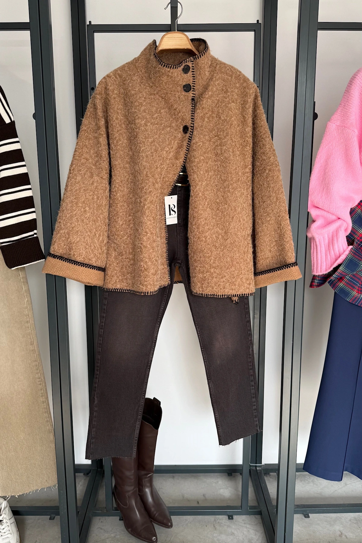 Kroşetalı Kıvırak Peluş Ceket Camel