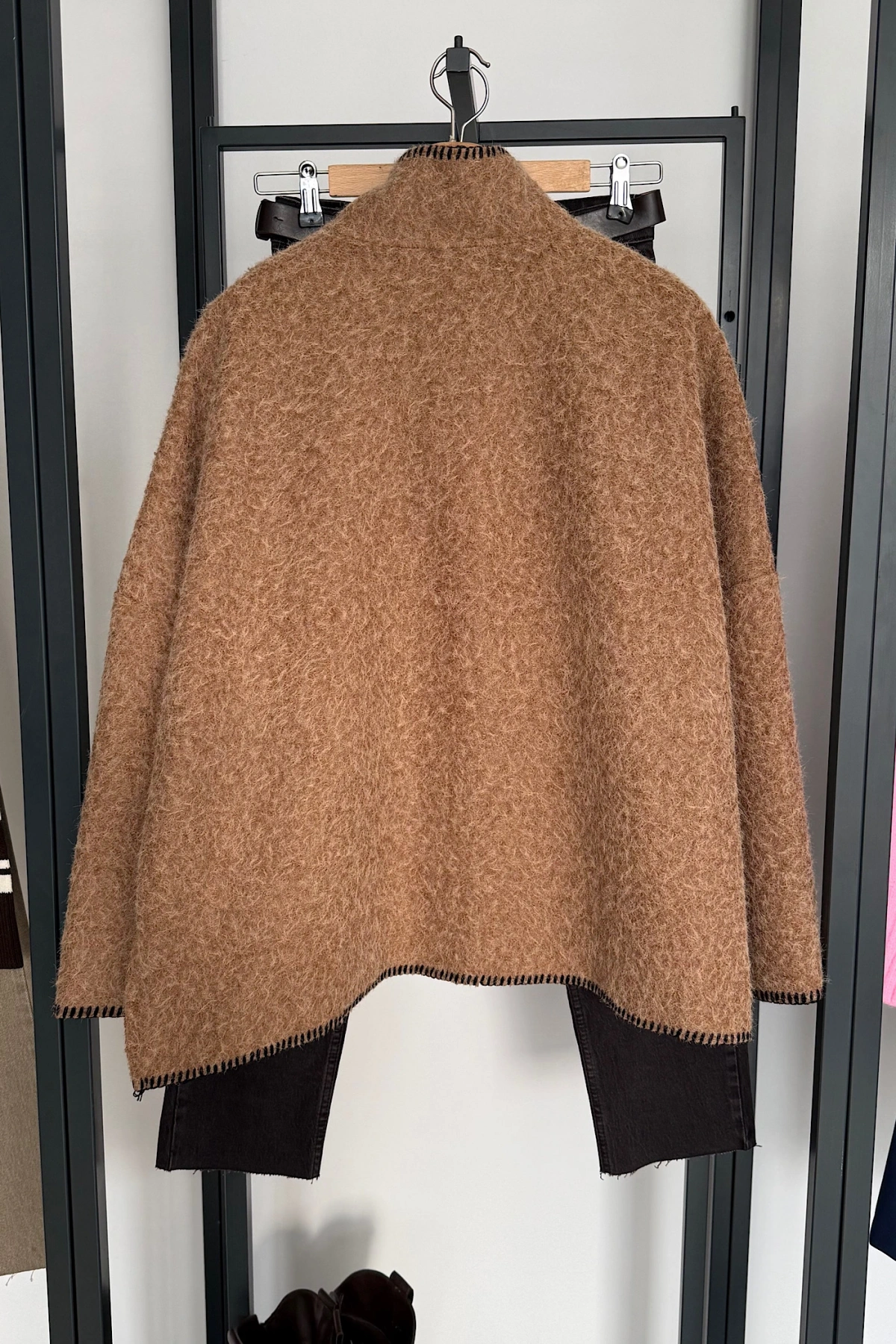Kroşetalı Kıvırak Peluş Ceket Camel