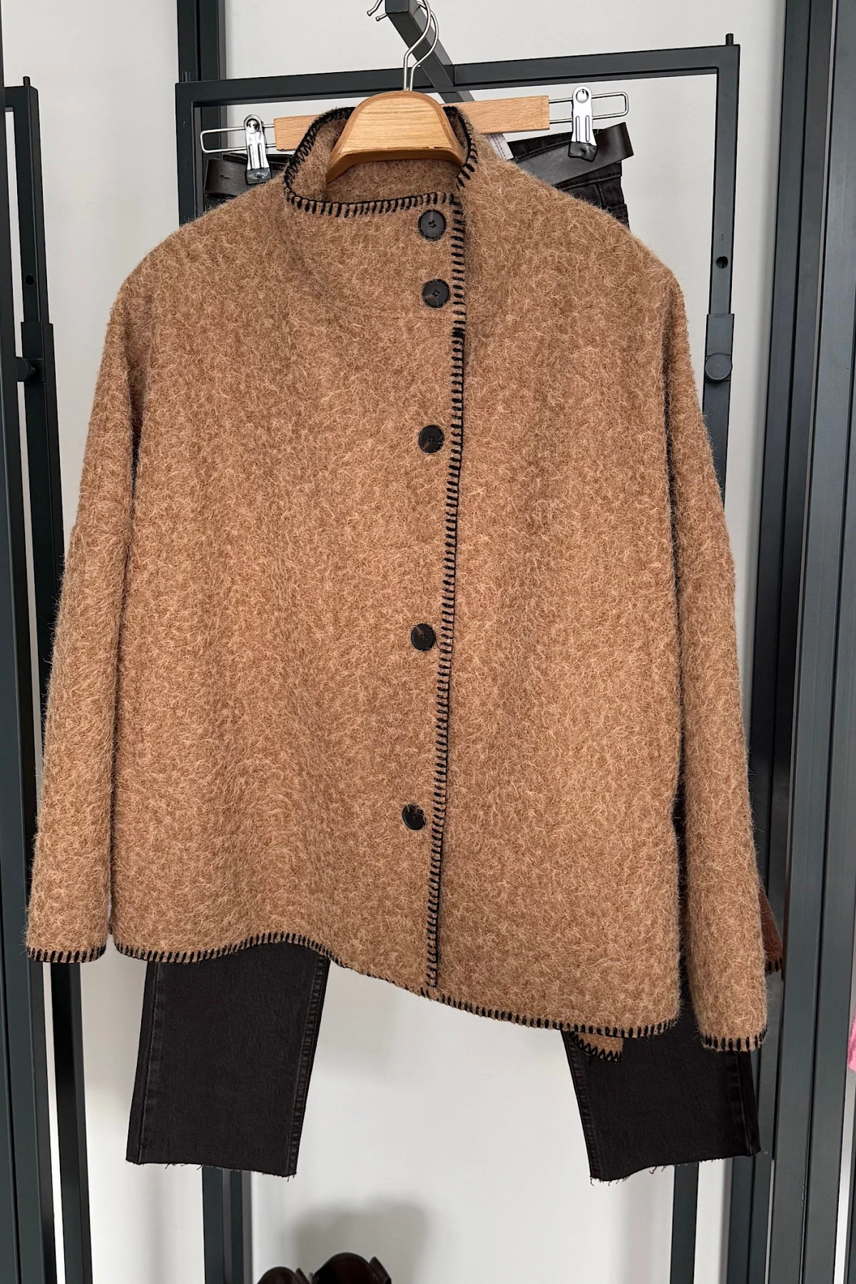 Kroşetalı Kıvırak Peluş Ceket Camel