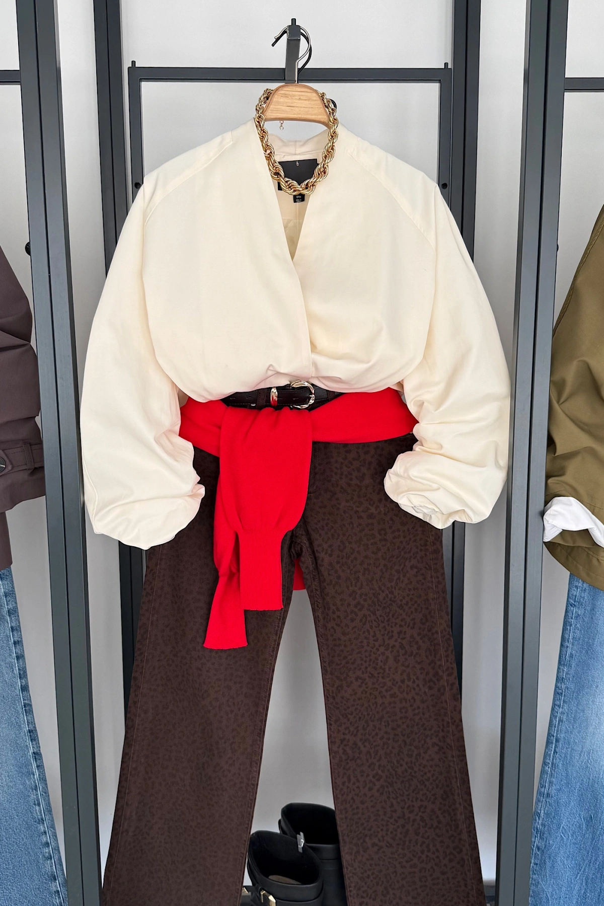 Kruvaze Kısa Bomber Mont Krem