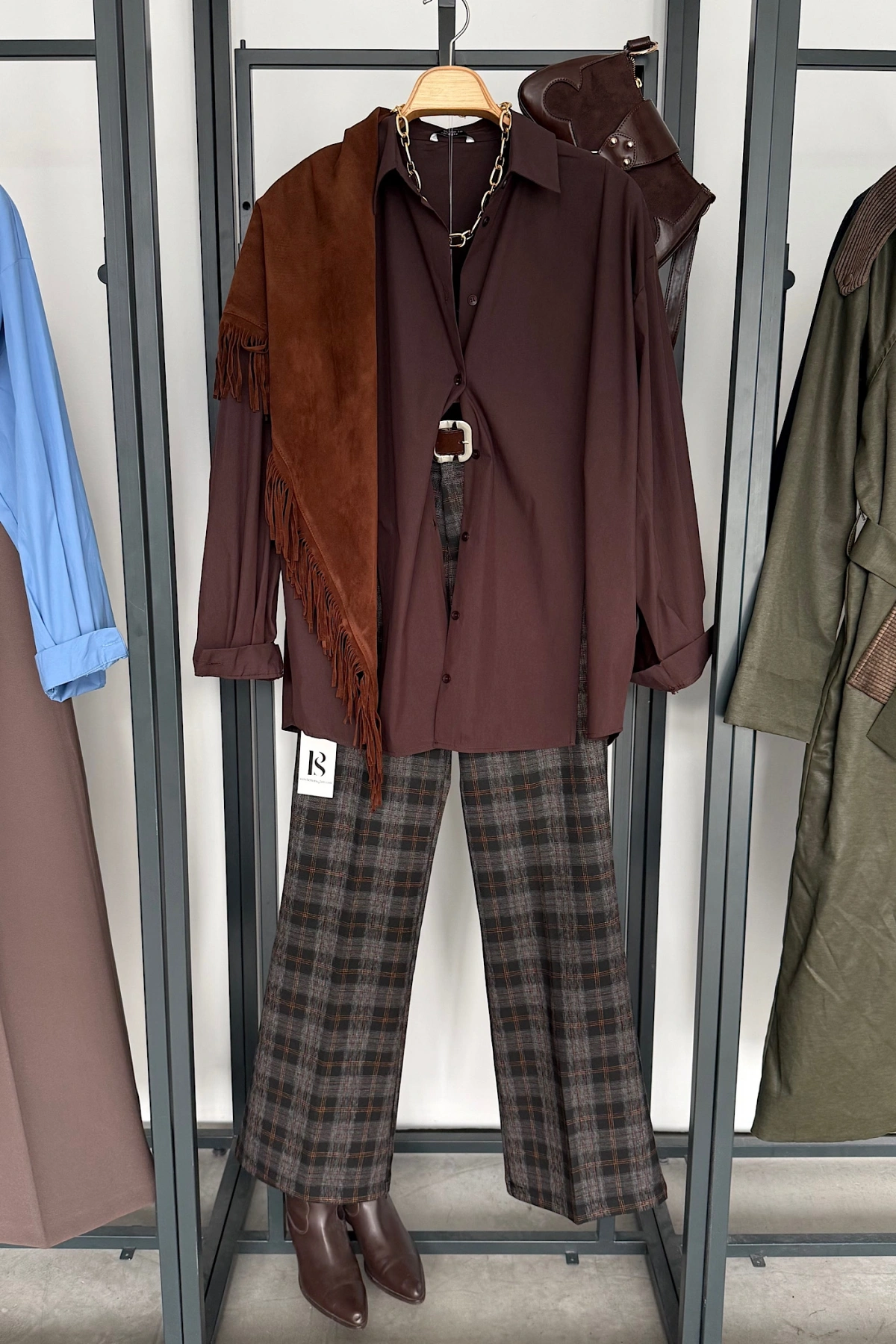 Önü Yırtmaçlı Gömlek Kahverengi