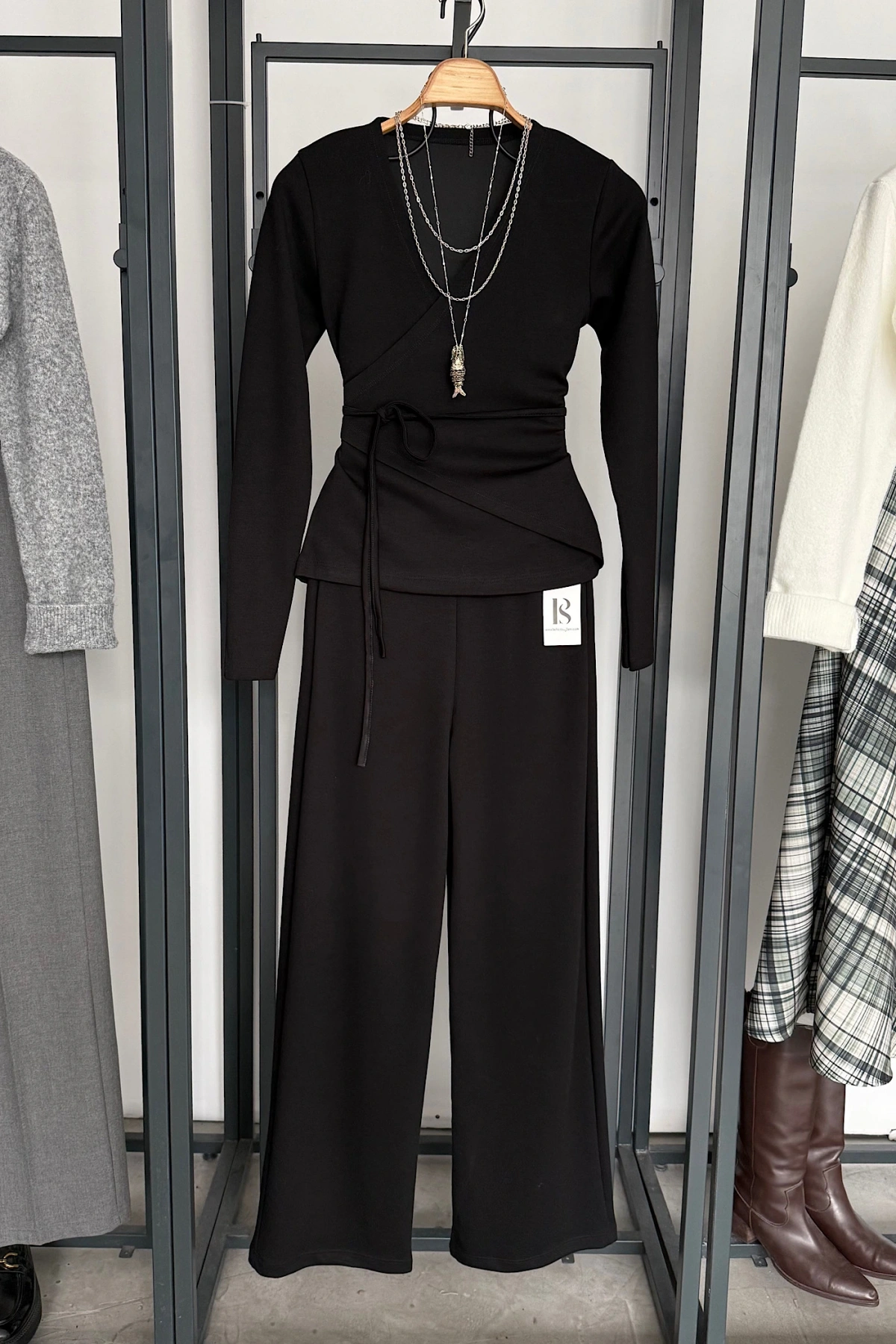 Oysh Kruvaze Takım Siyah