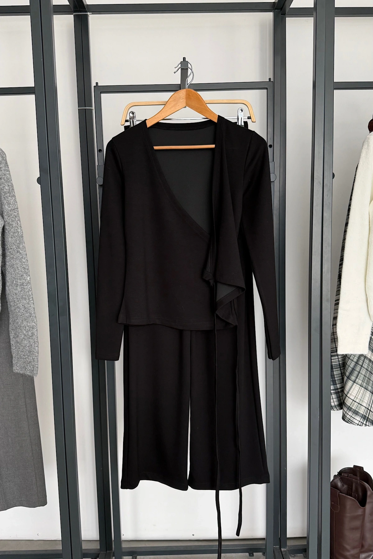 Oysh Kruvaze Takım Siyah