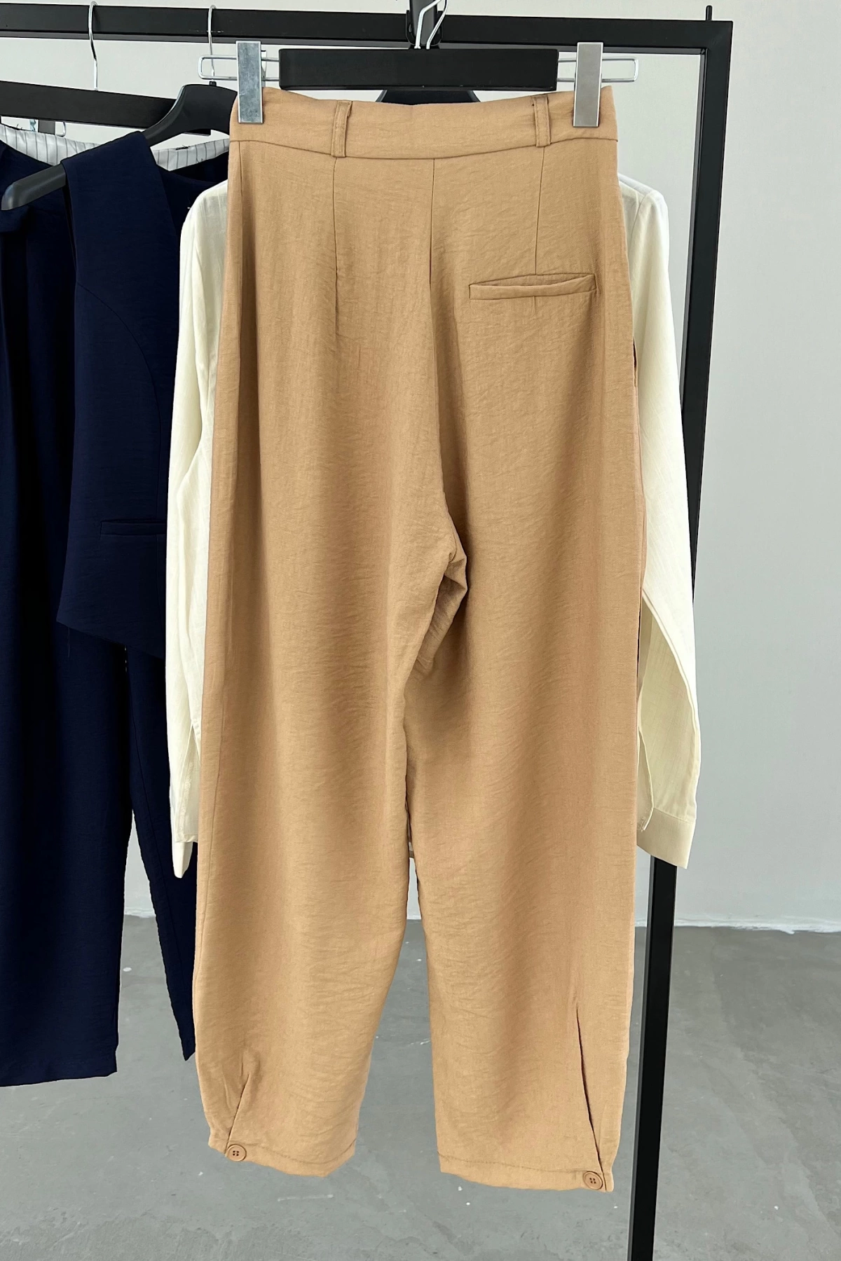 Paça Detay Keten Pantolon Camel