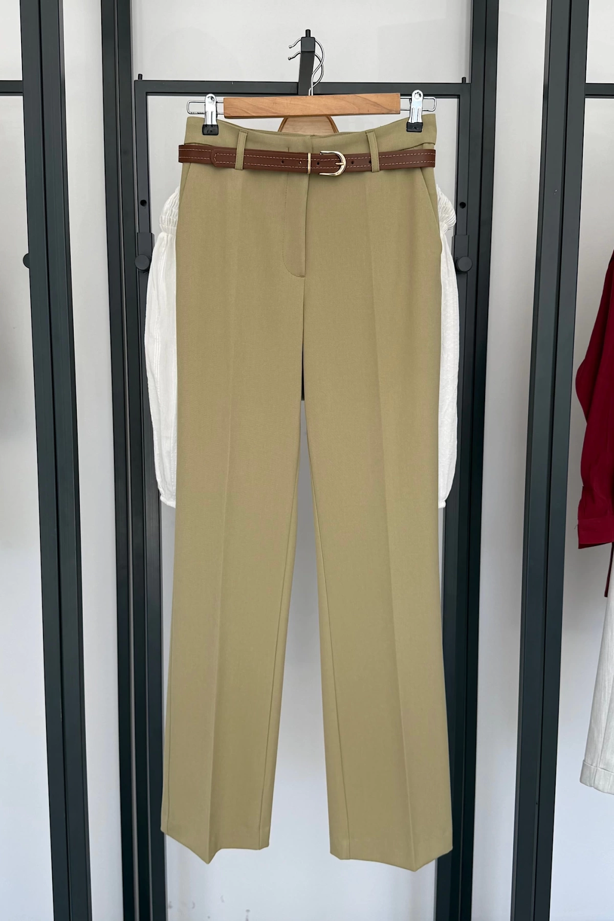 Premıum Kemerli Düz Fit Pantolon Çağla