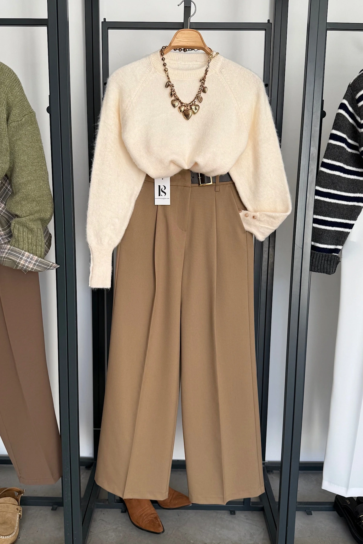 Rahat Kalıp Kemerli Geniş Paça Pantolon Camel