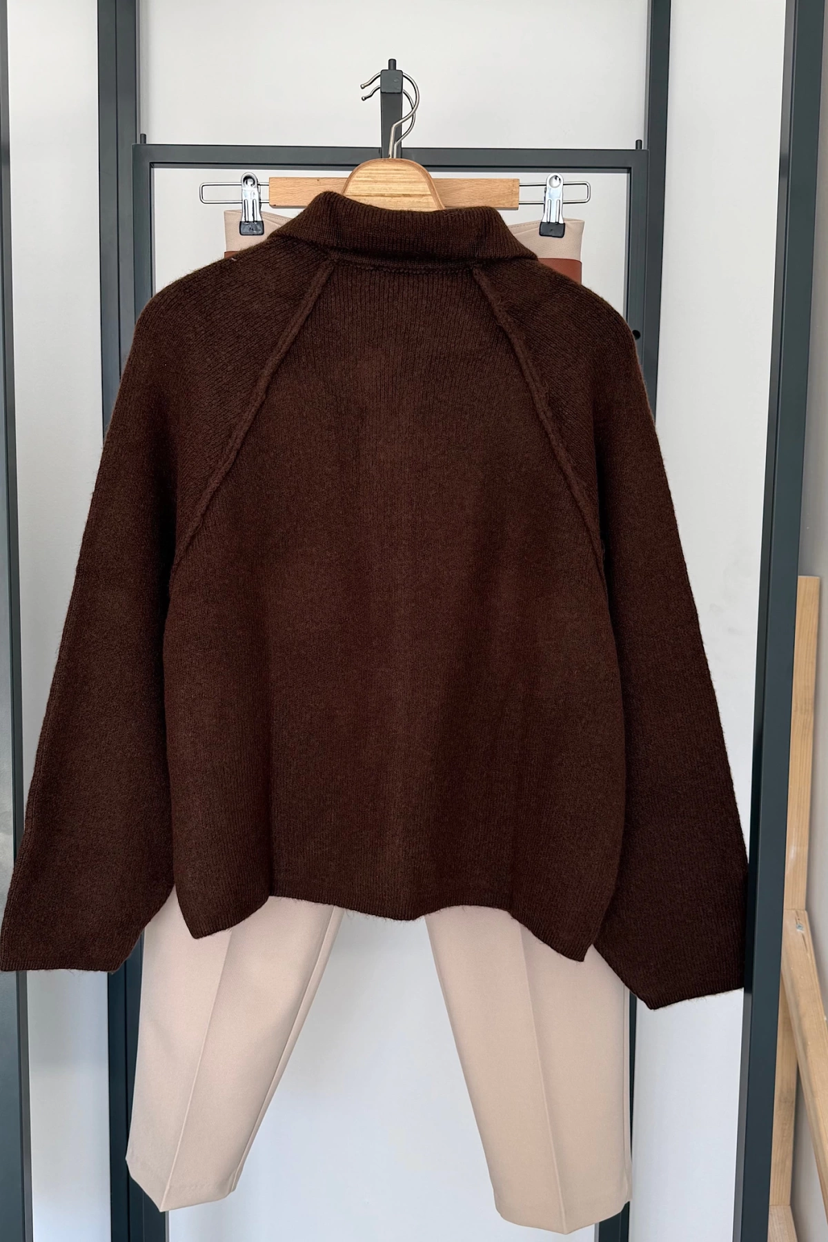 Reglan Kol Süs Cepli Hırka Kahverengi