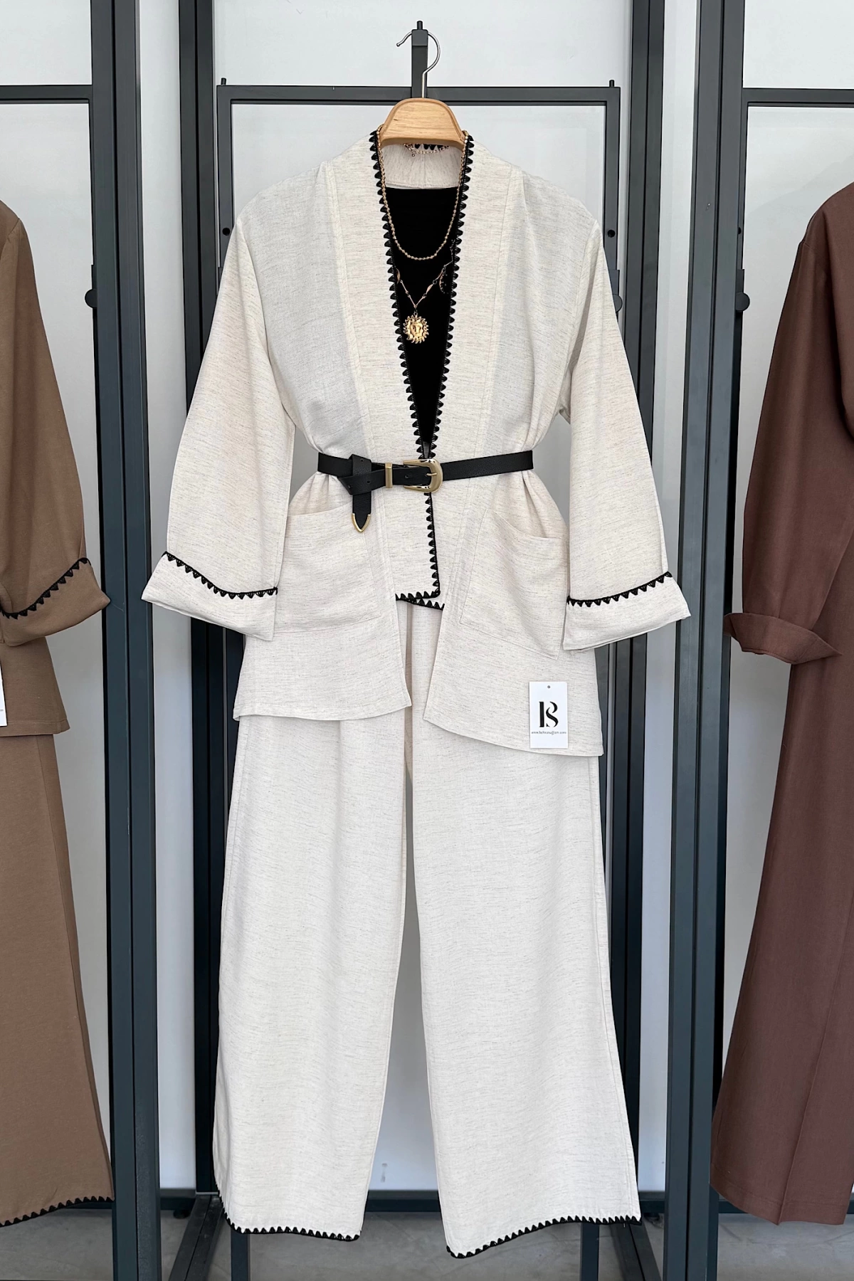 Şerit Detay Pantolonlu Takım Natural
