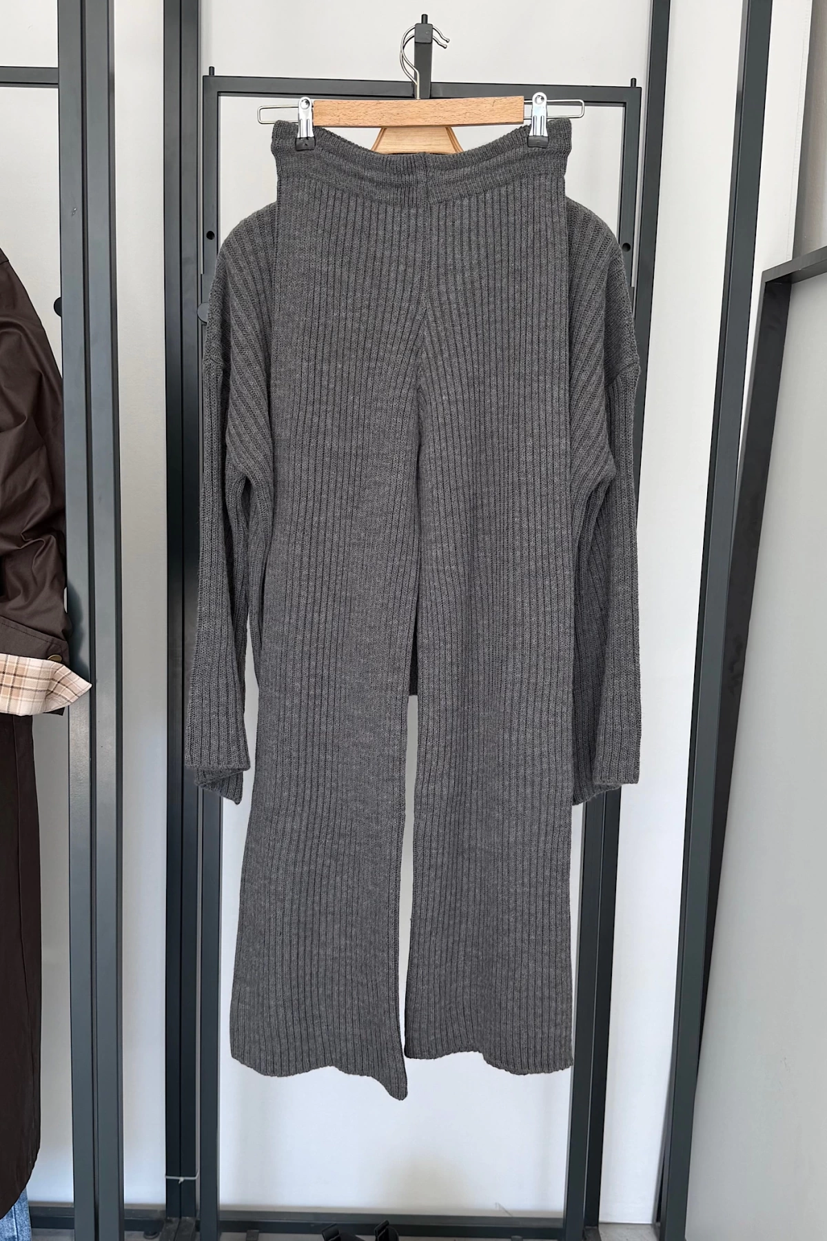 Şeritli Önden Düğmeli Takım Gri