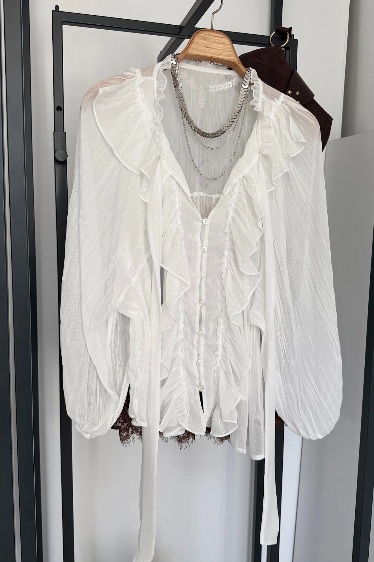 Tasarım Volanlı Bağlama Detaylı Gömlek Beyaz