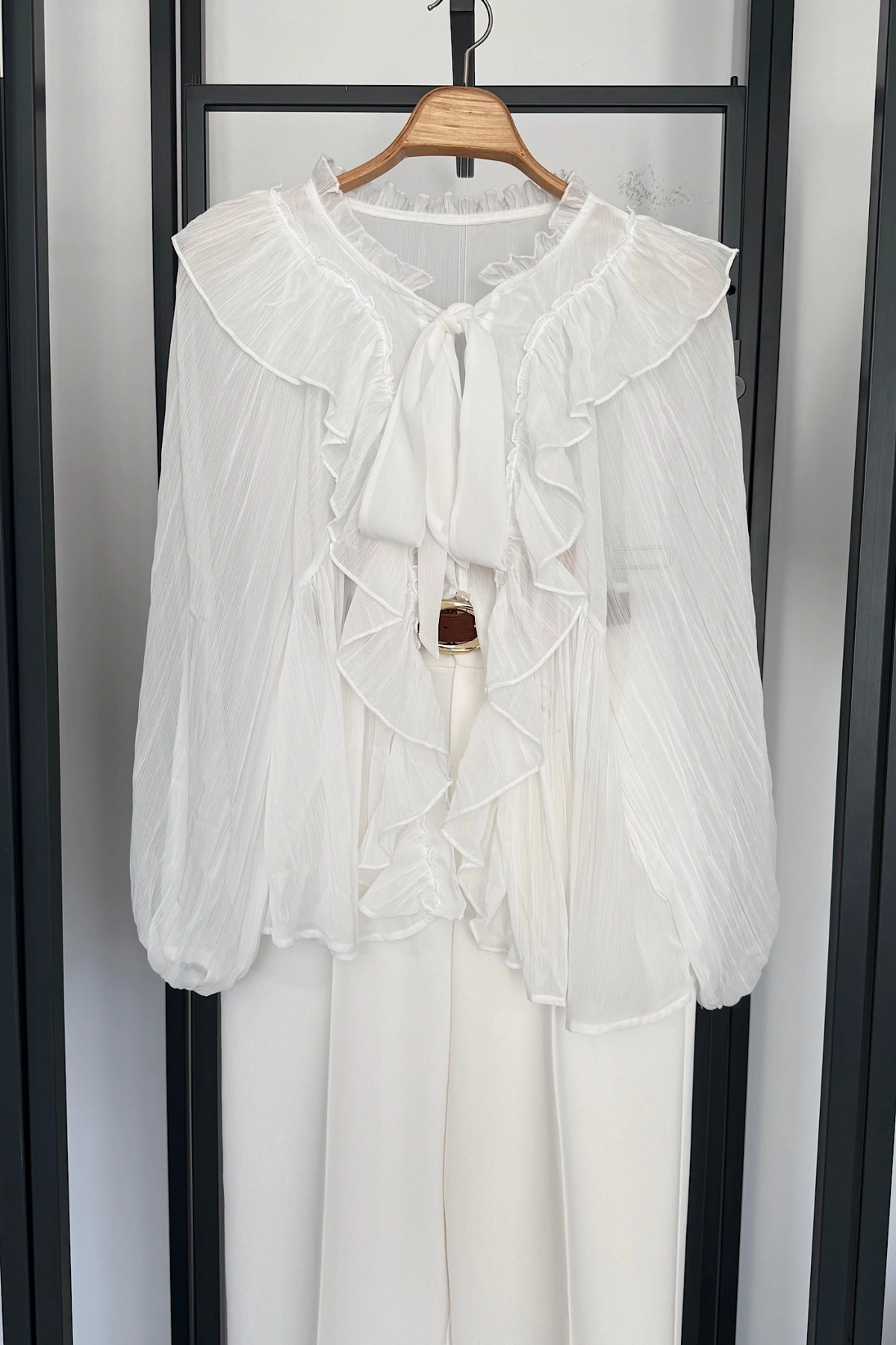 Tasarım Volanlı Bağlama Detaylı Gömlek Beyaz