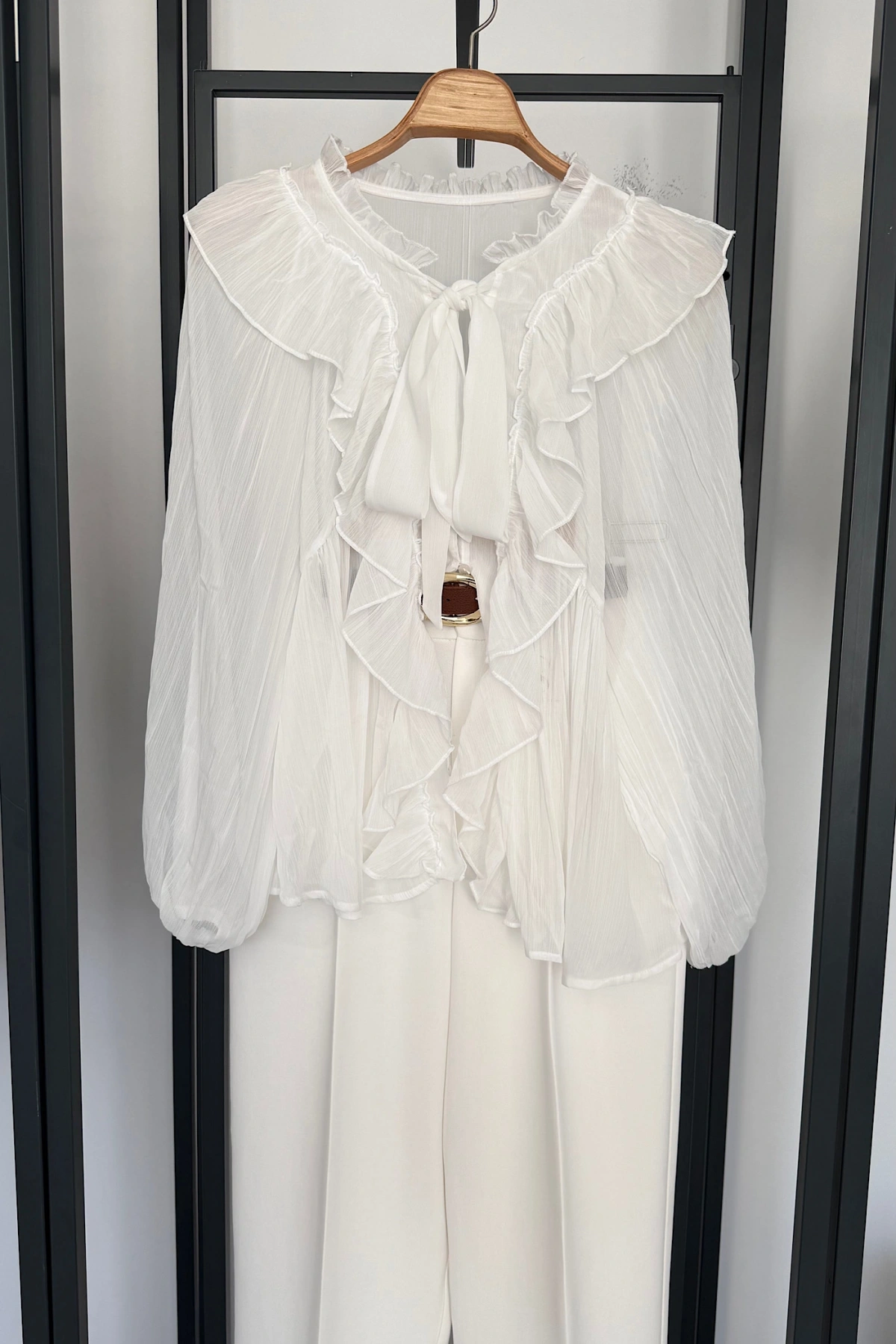 Tasarım Volanlı Bağlama Detaylı Gömlek Beyaz