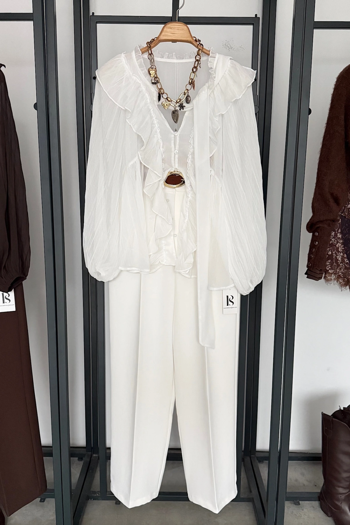 Tasarım Volanlı Bağlama Detaylı Gömlek Beyaz