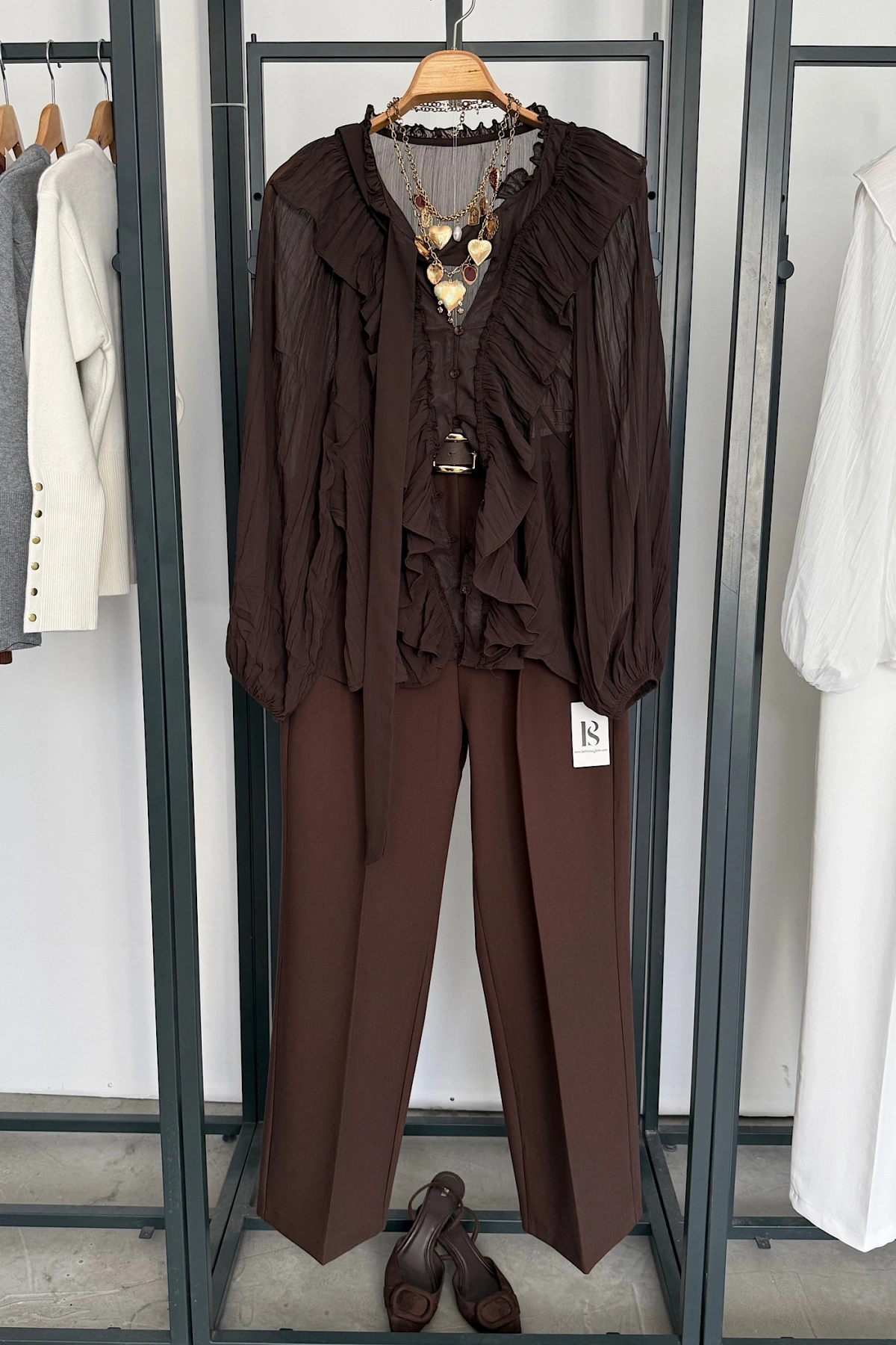 Tasarım Volanlı Bağlama Detaylı Gömlek Kahverengi