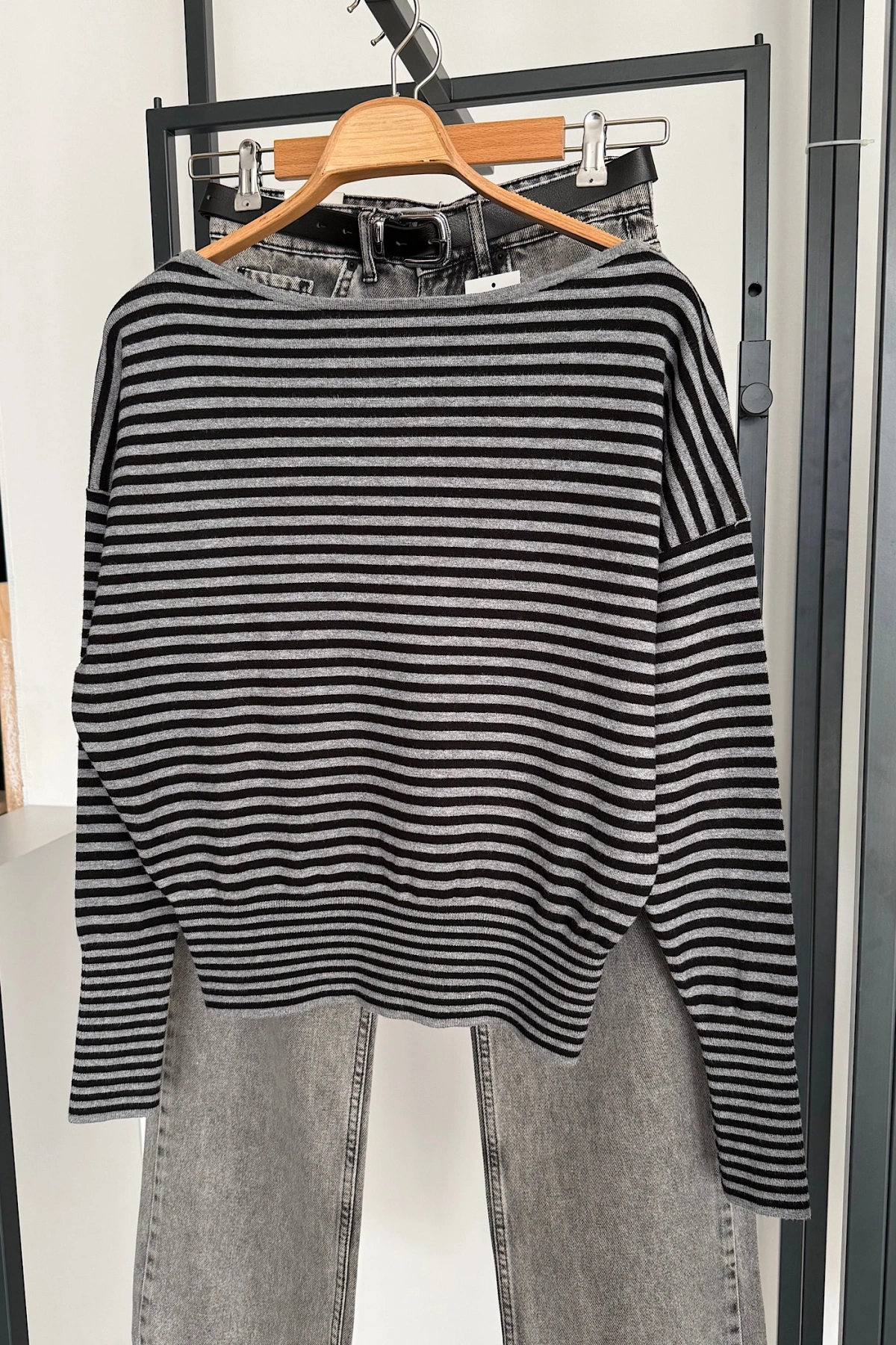 Tek Omzu Açık Çizgili Kazak Koyu Gri-Siyah