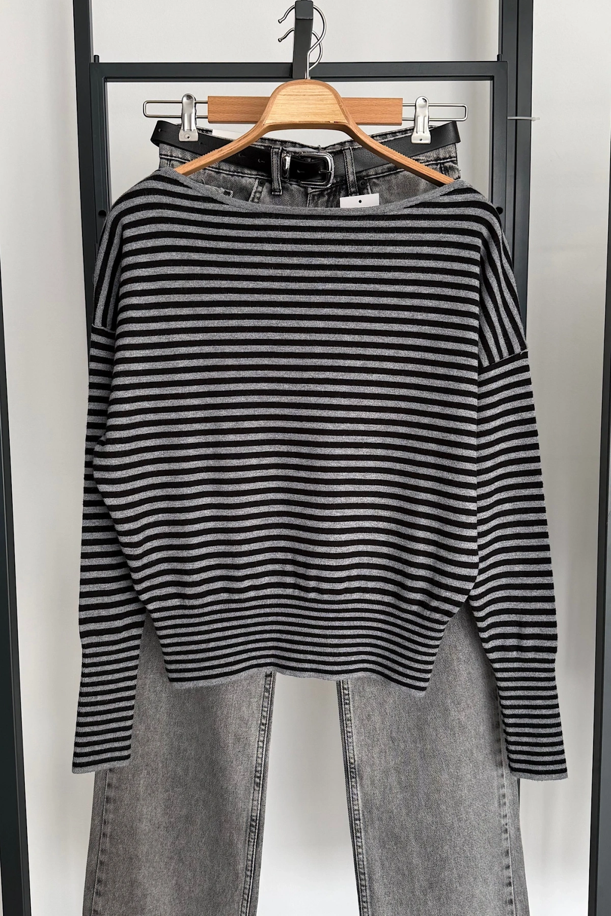 Tek Omzu Açık Çizgili Kazak Koyu Gri-Siyah