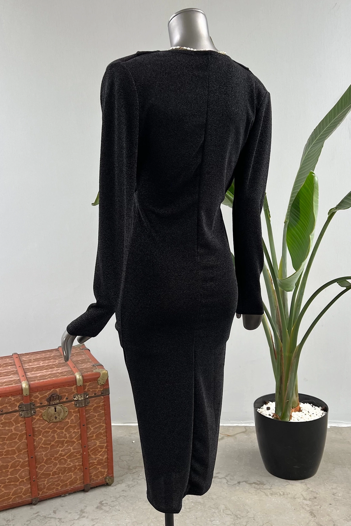 Sholder Padded Shirring and Slit Dress / Black