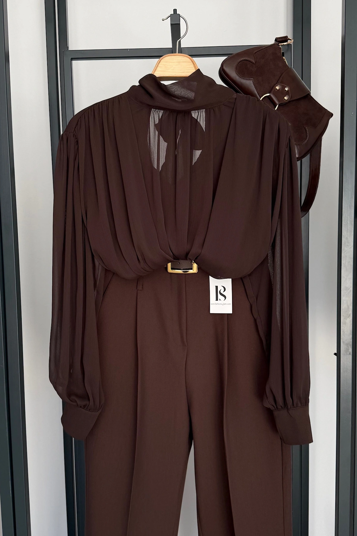 Volanlı Dik Yaka Bluz Kahverengi