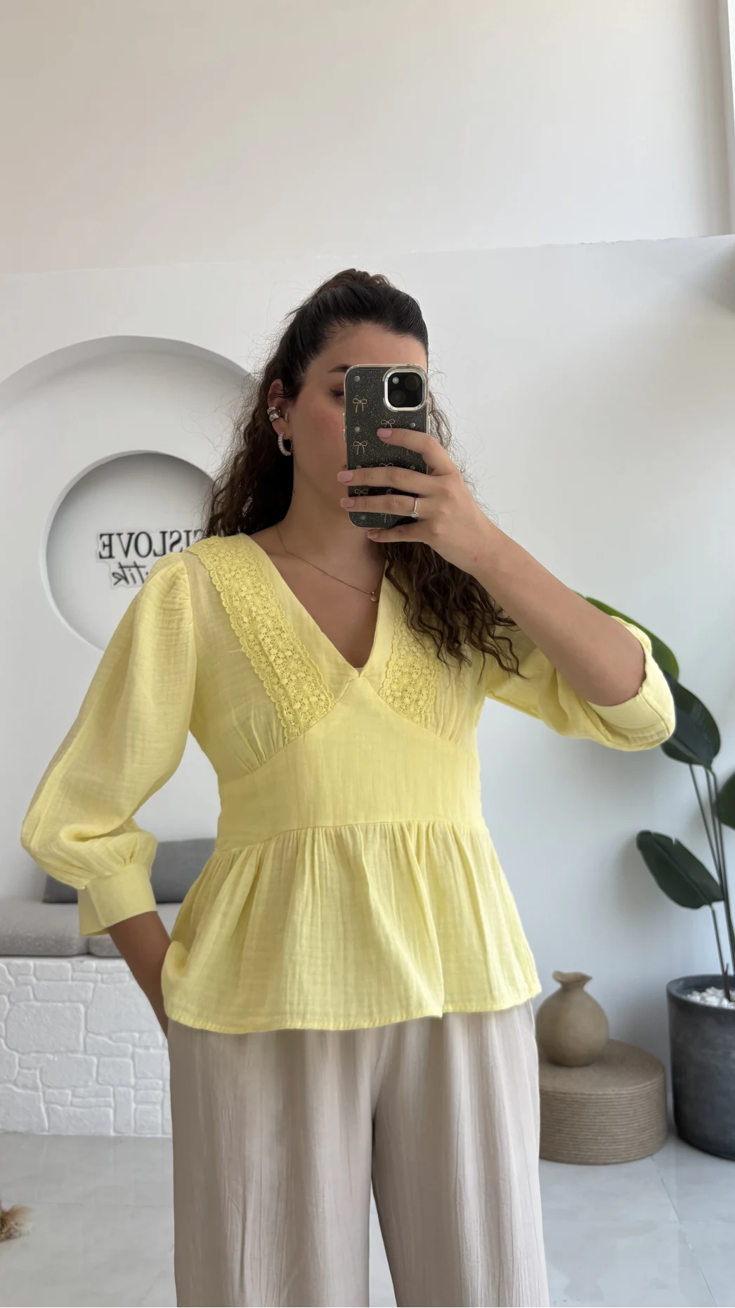 1034 - Freesia Dantel Detay Müslin Bluz - Sarı