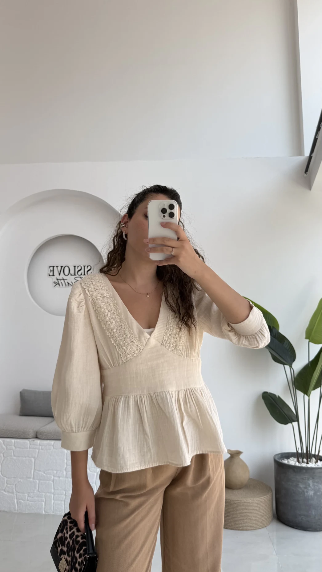 1034 - Freesia Dantel Detay Müslin Bluz - Taş