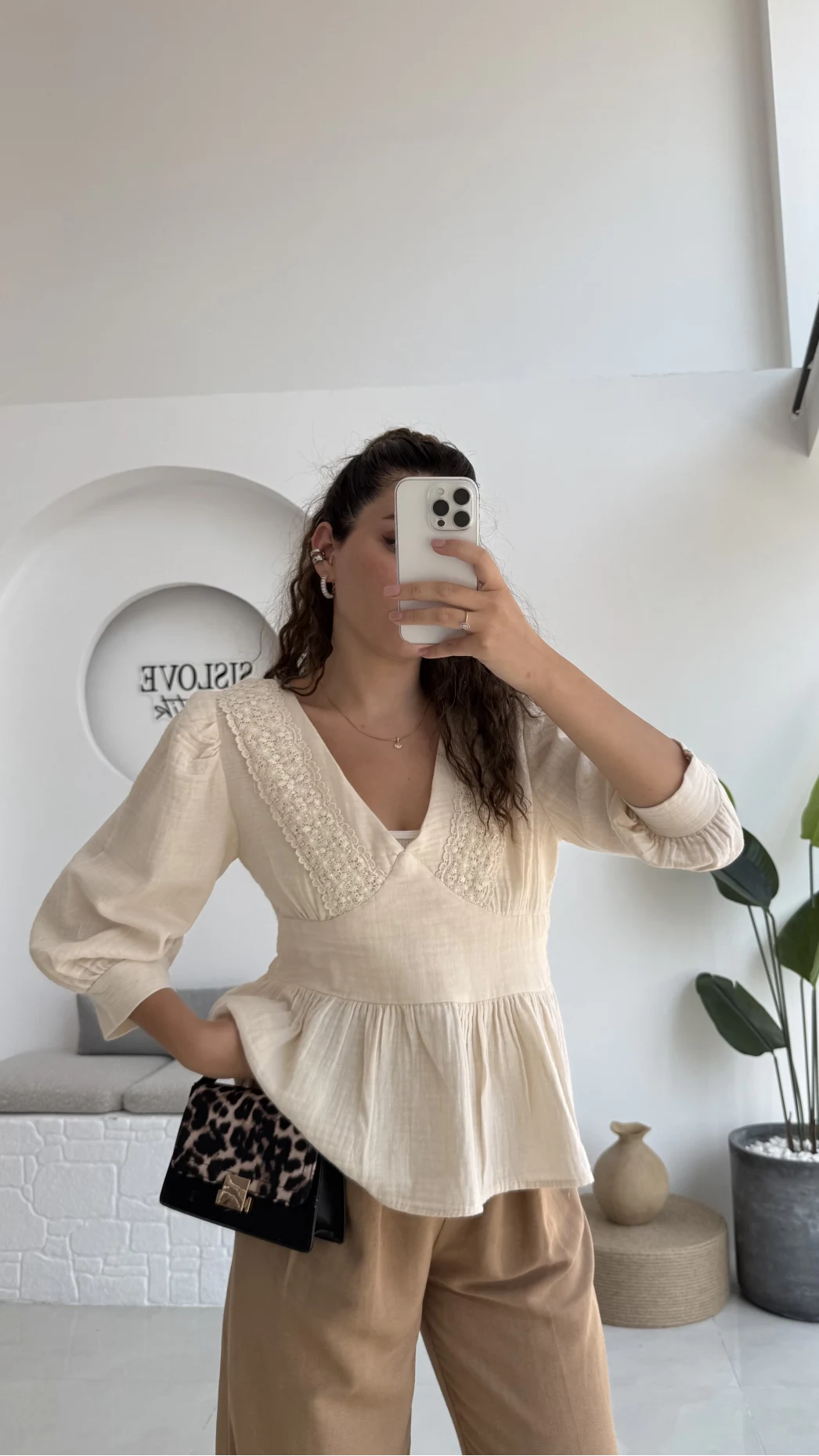 1034 - Freesia Dantel Detay Müslin Bluz - Taş