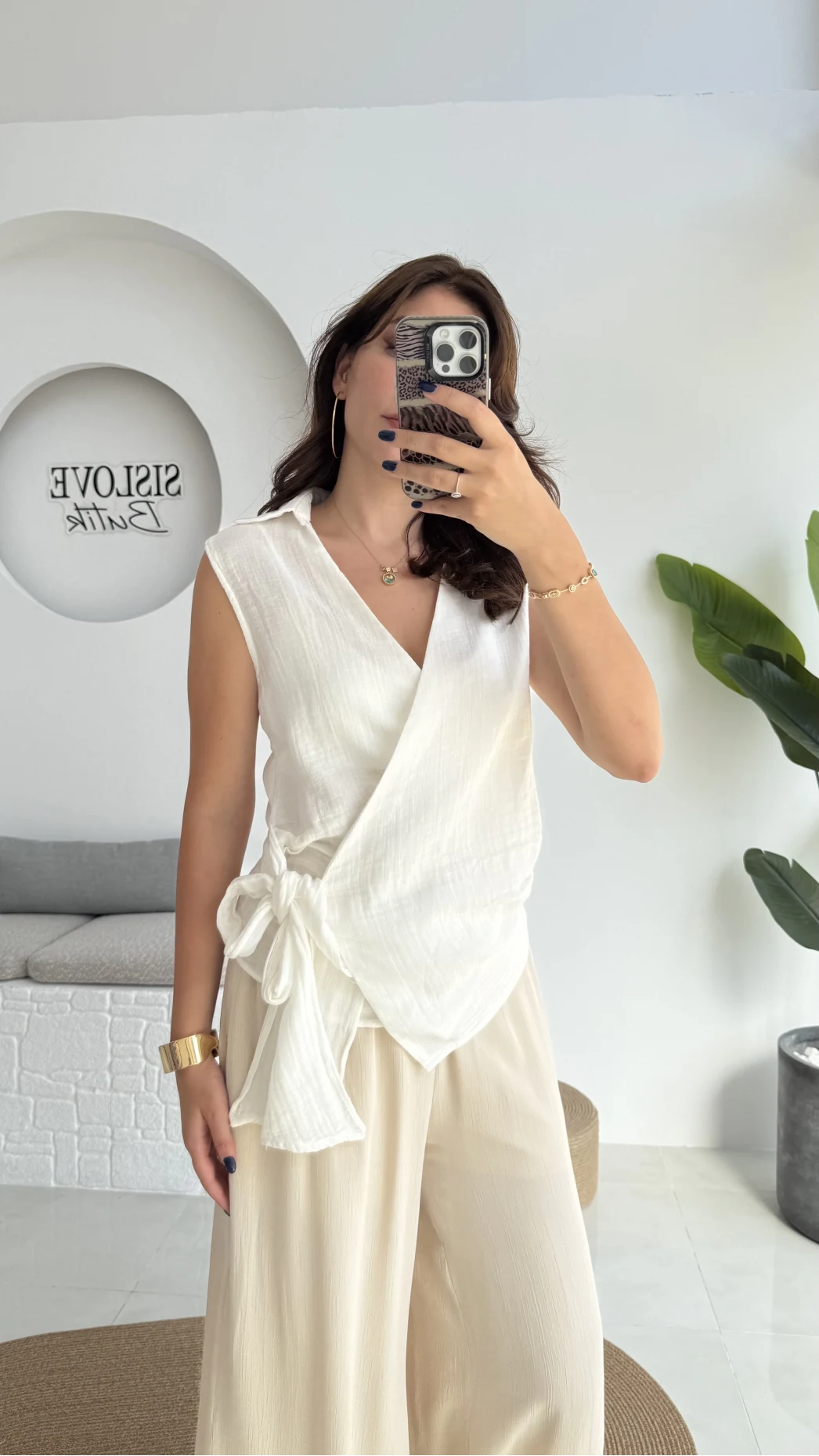 1036 - Rarity Polo Yaka Sıfır Kol Müslin Bluz - Kırık Beyaz