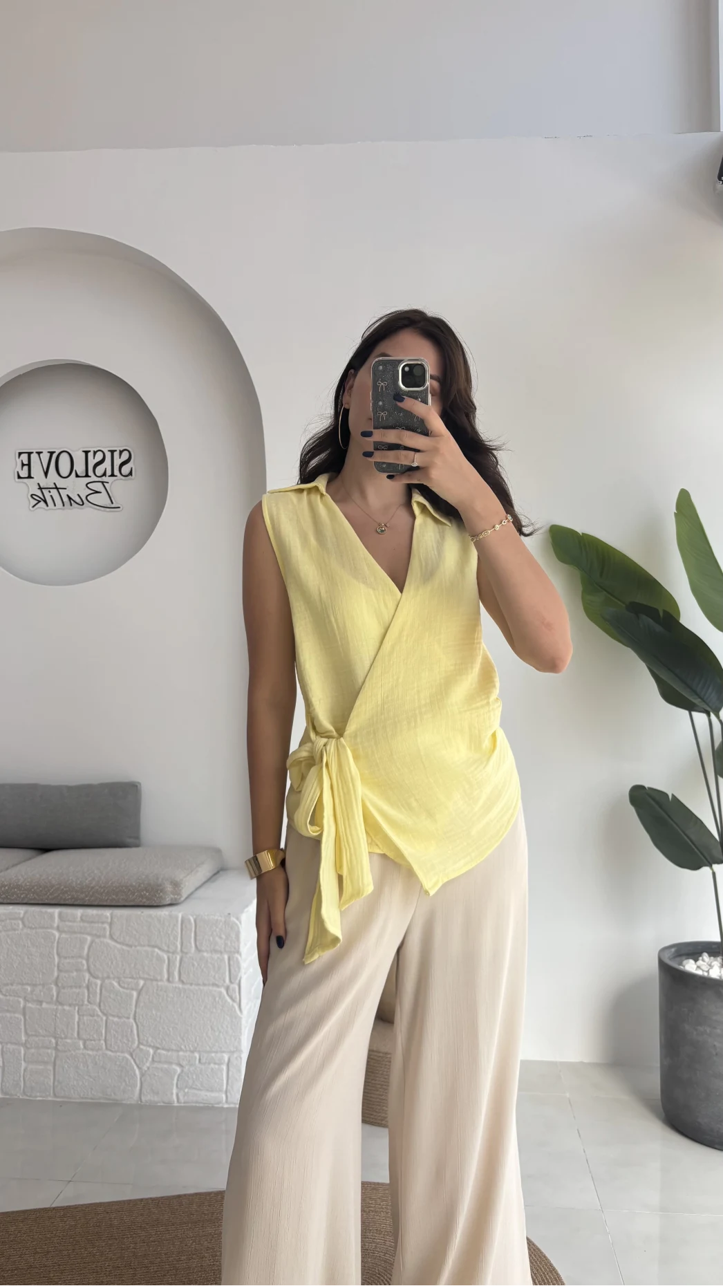 1036 - Rarity Polo Yaka Sıfır Kol Müslin Bluz - Sarı