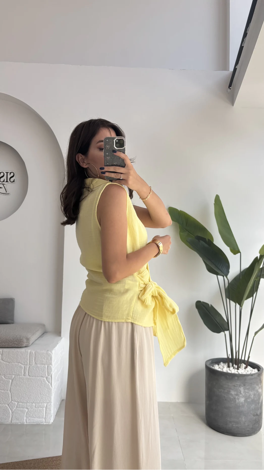 1036 - Rarity Polo Yaka Sıfır Kol Müslin Bluz - Sarı